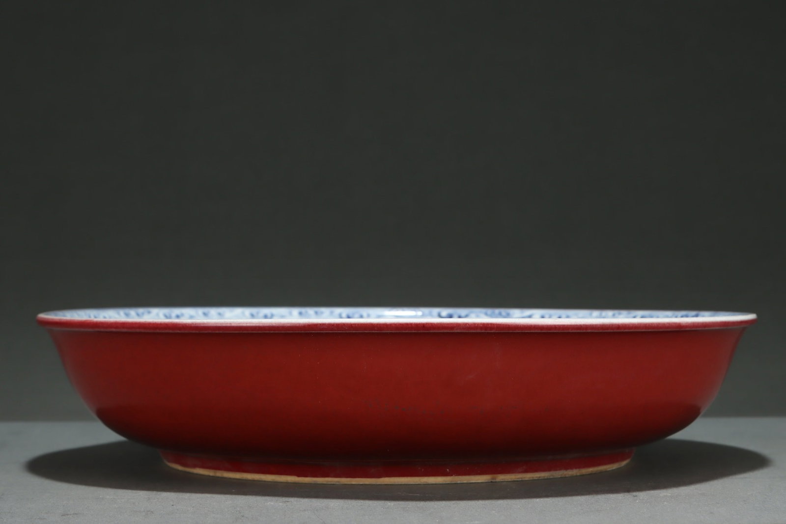 A Rare Ji Red Glazed Blue and White Deer Crane and Dragon Pattern Plate,Inlaid Mother-of-pearl-in... - 7
