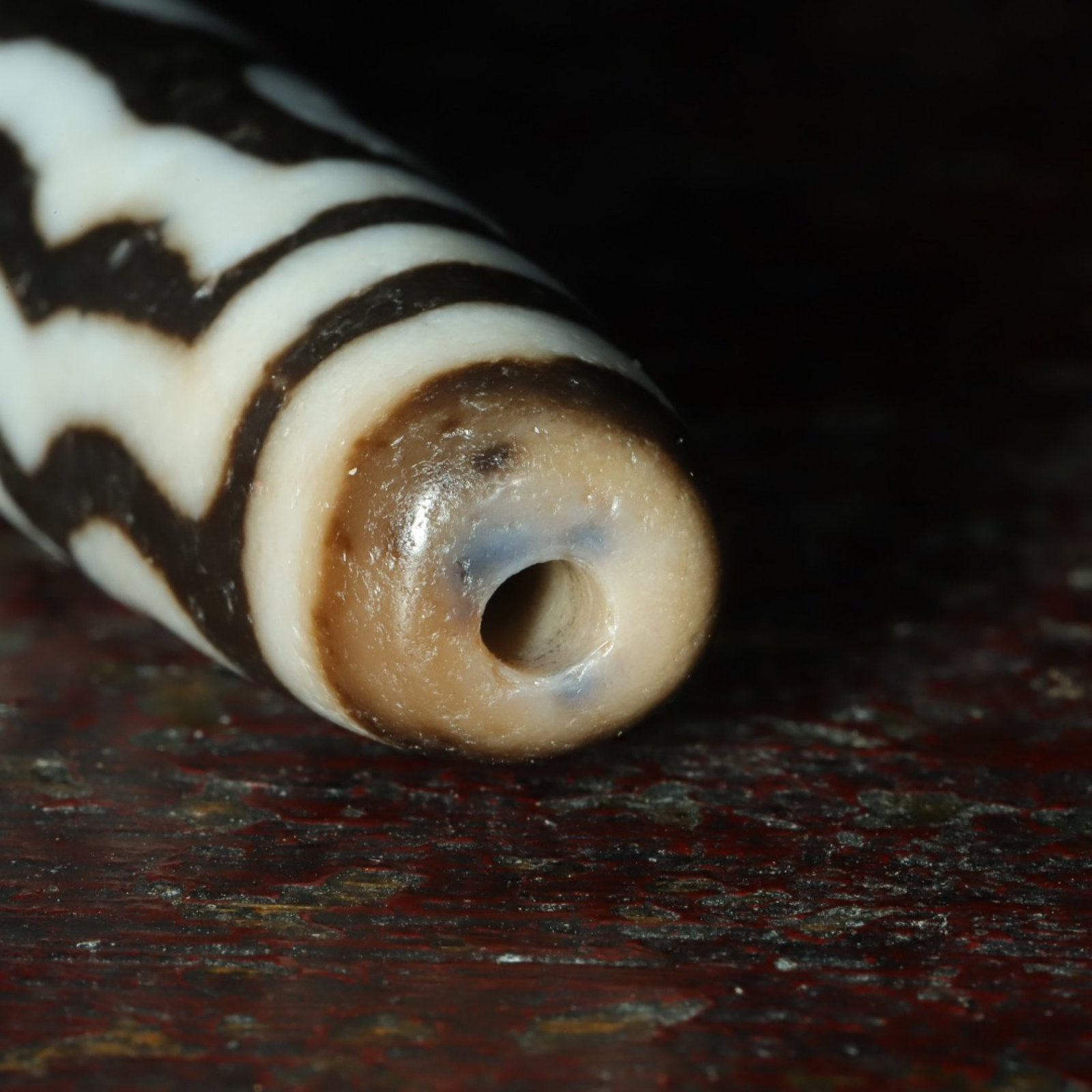 An Exquisite Five Eyes Dzi Bead Pendant - 9
