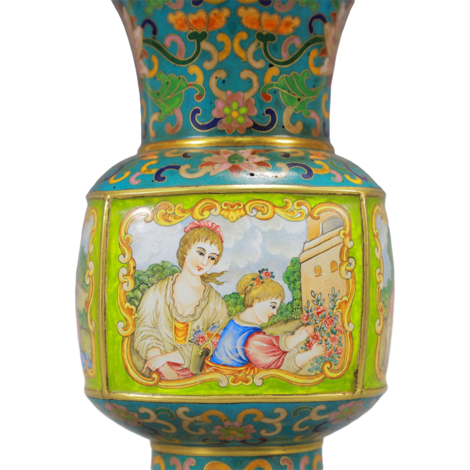 An Exquisite Painted Enamel Figure Pattern Vase - 8