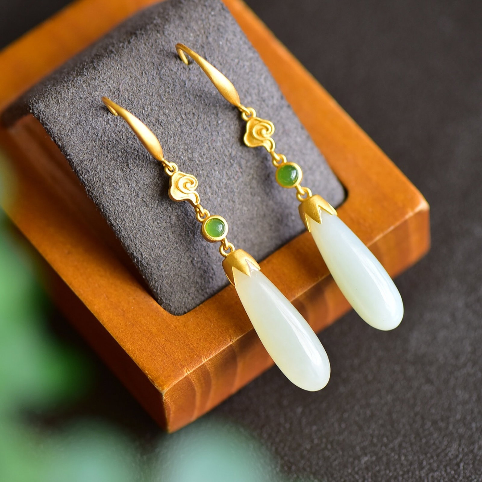 A Pair of Exquisite Sterling Silver-Gold Plated Inlaid White Jade Earrings - 3