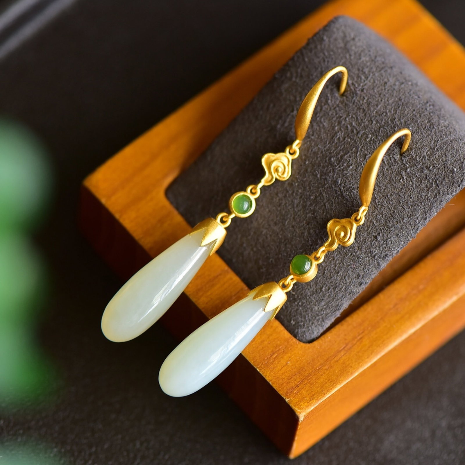 A Pair of Exquisite Sterling Silver-Gold Plated Inlaid White Jade Earrings - 4