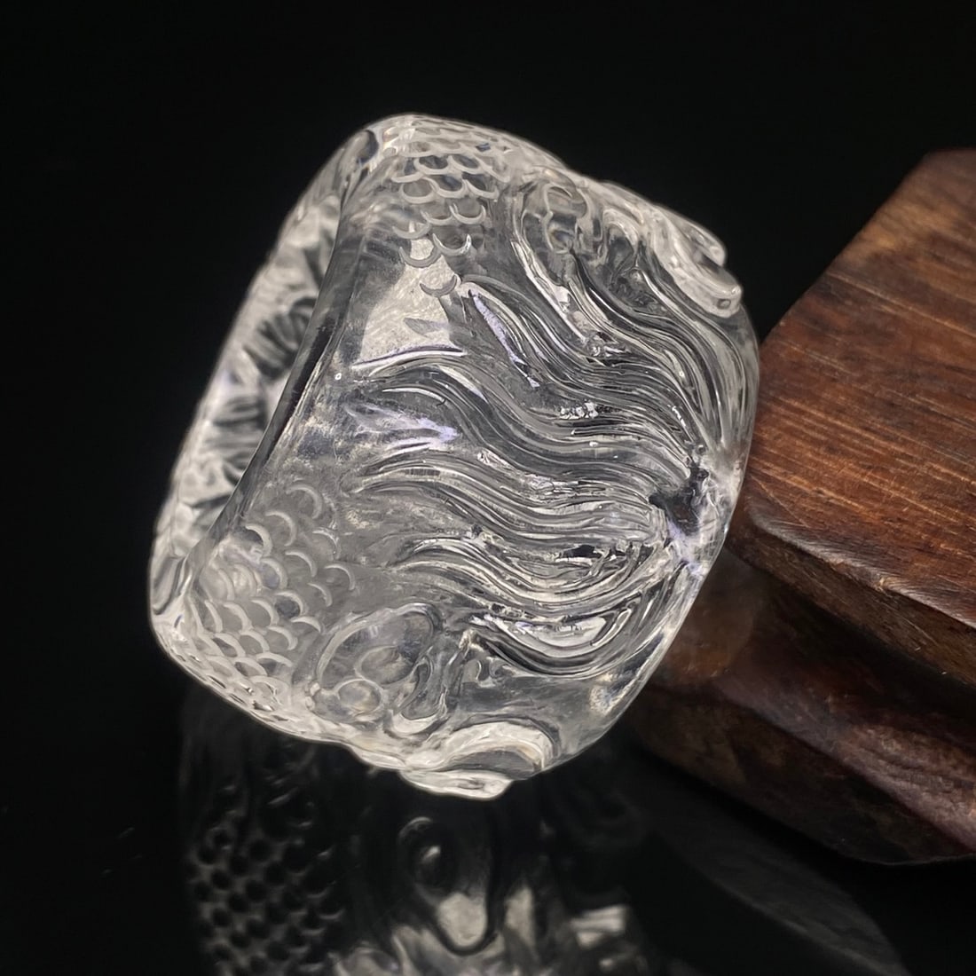 An Exquisite Crystal Dragon-head Pattern Fingerstall - 5