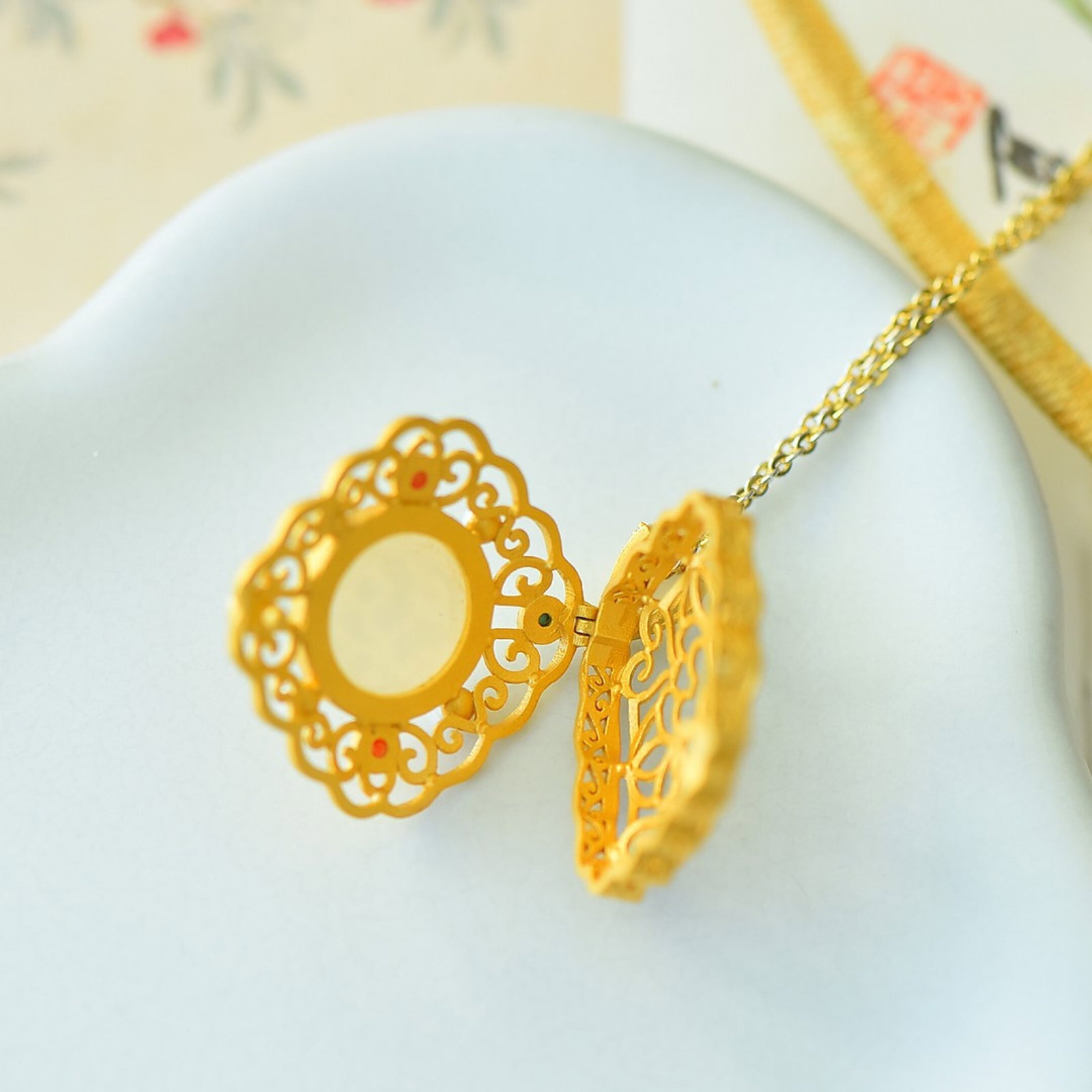 An Exquisite Sterling Silver-Gold Plated Inlaid White Jade Pendant,Inlaid Pearl - 5
