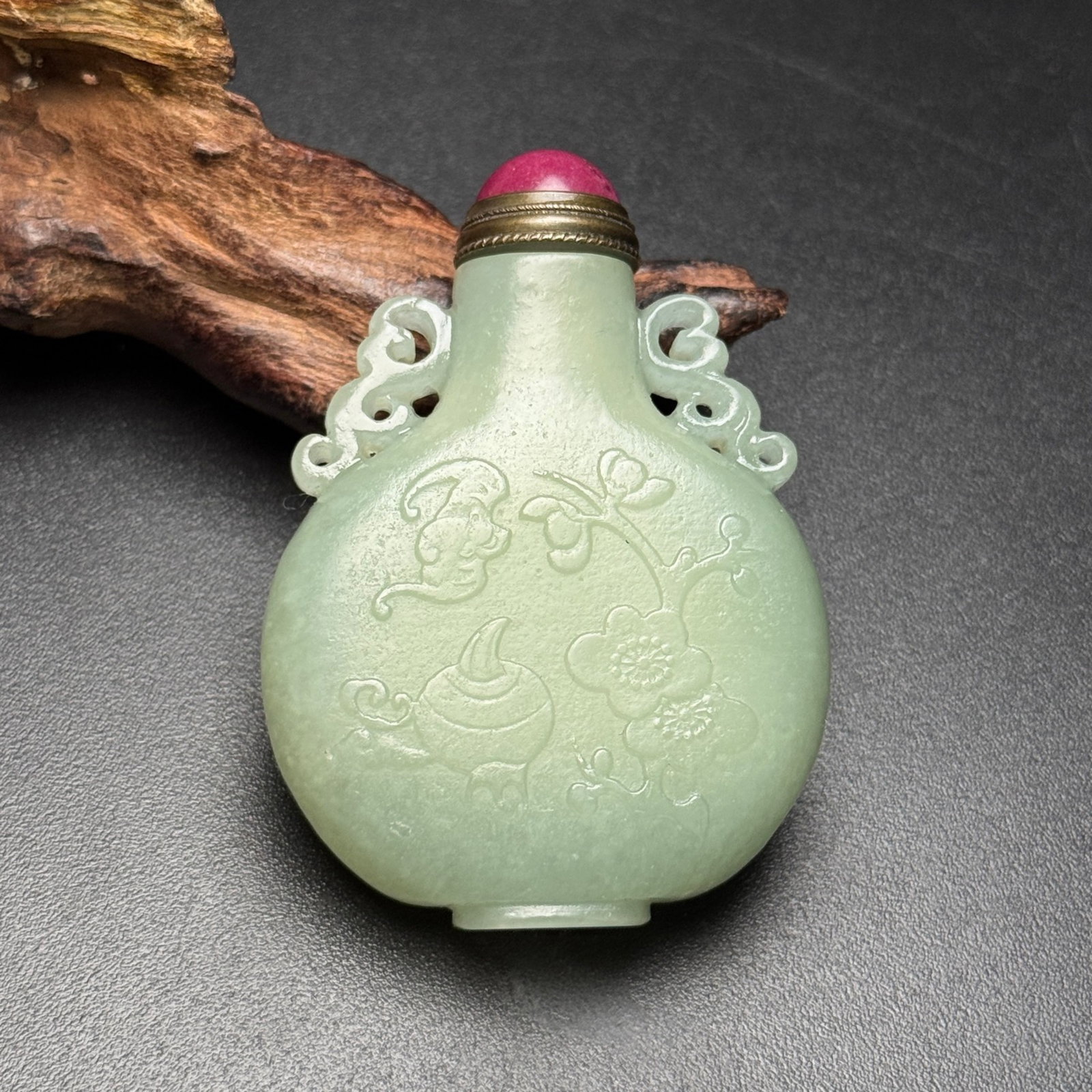 An Exquisite White Jade Flower and Figure Pattern Double-Ears Snuff Bottle - 2