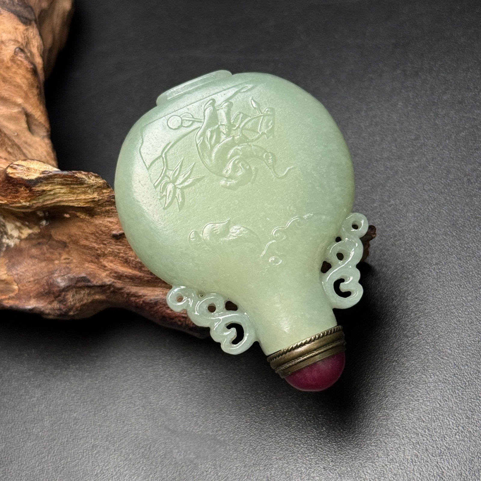 An Exquisite White Jade Flower and Figure Pattern Double-Ears Snuff Bottle - 3