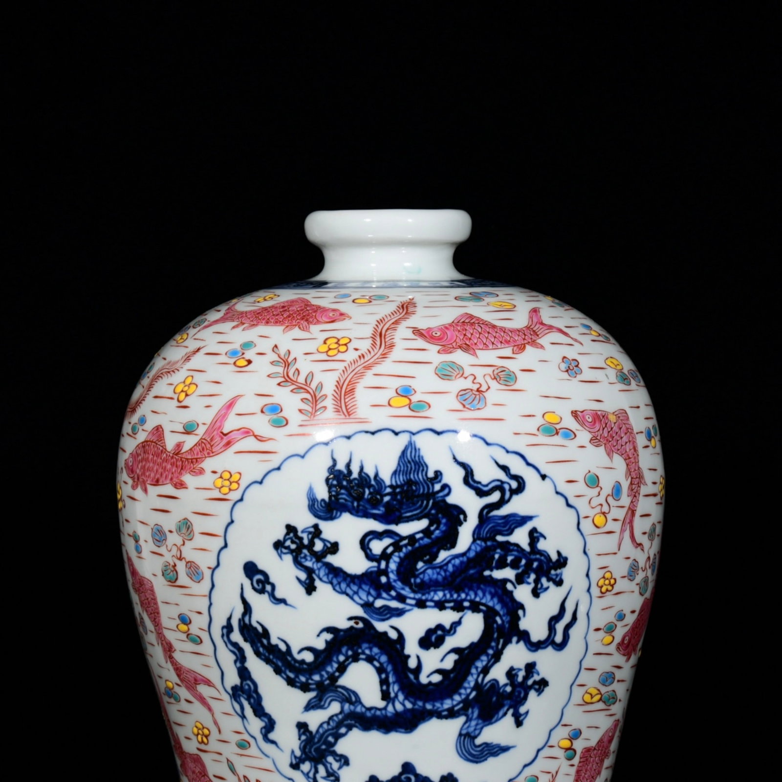 A Rare Blue and White Wucai Hornwort and Dragon Pattern Vase - 2