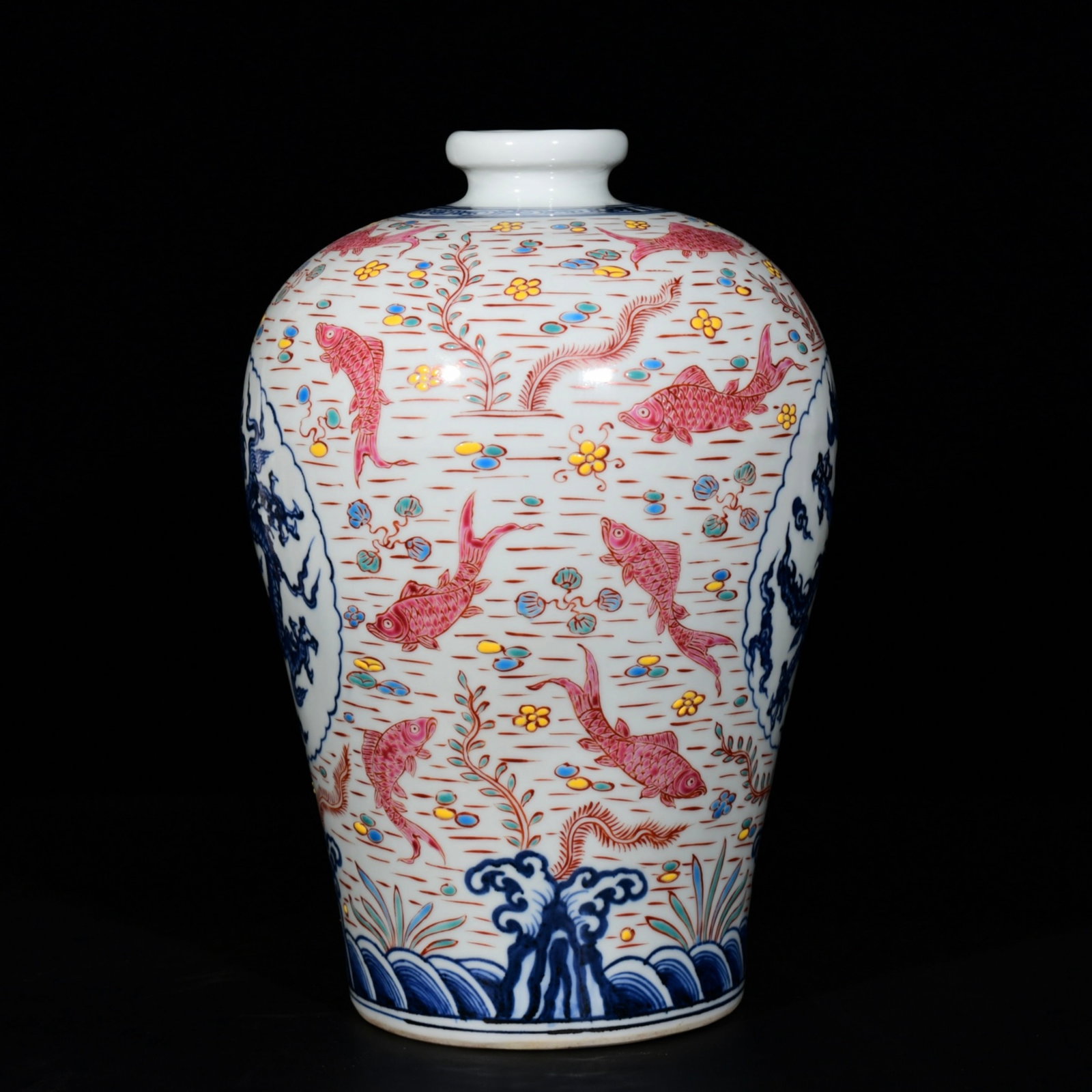 A Rare Blue and White Wucai Hornwort and Dragon Pattern Vase - 5