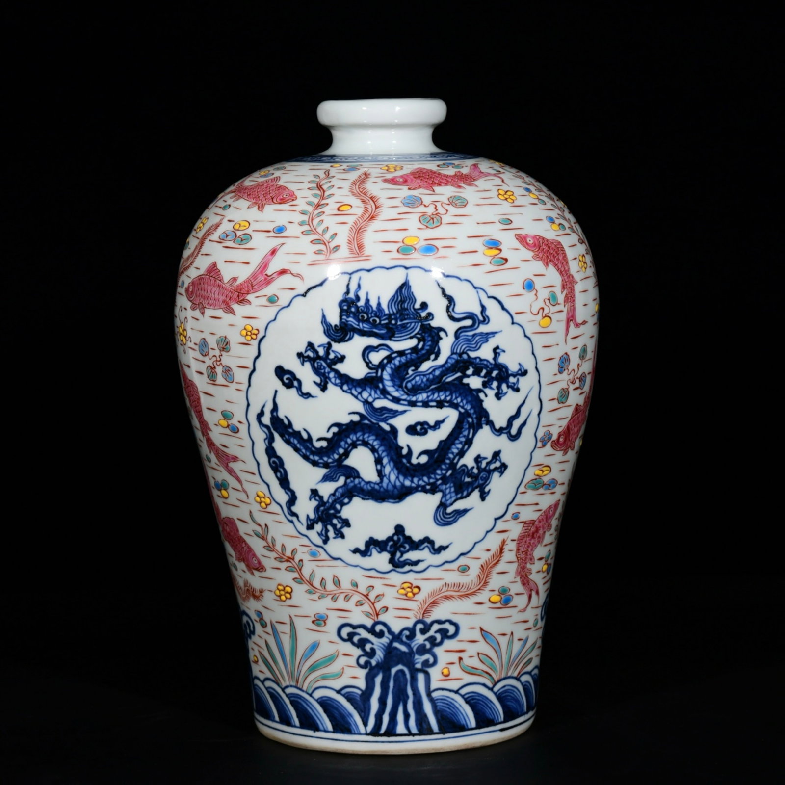 A Rare Blue and White Wucai Hornwort and Dragon Pattern Vase - 7