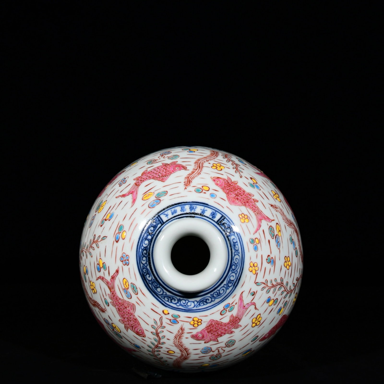 A Rare Blue and White Wucai Hornwort and Dragon Pattern Vase - 8