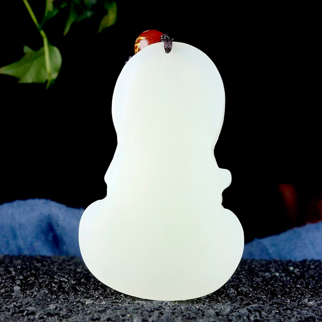 An Exquisite White Jade Statue of Avalokitesvara Pendant - 4