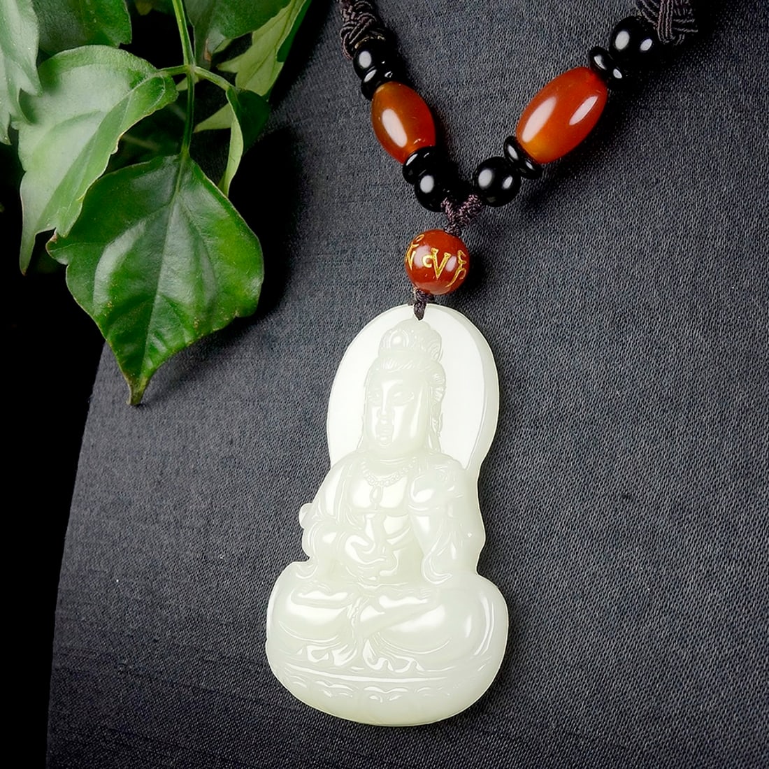 An Exquisite White Jade Statue of Avalokitesvara Pendant - 5