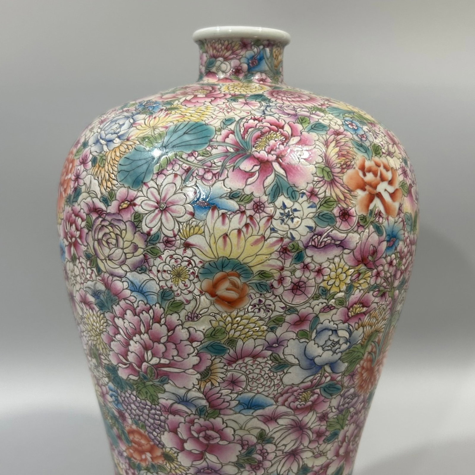 A Rare Famille-Rose Flower Pattern Vase - 4