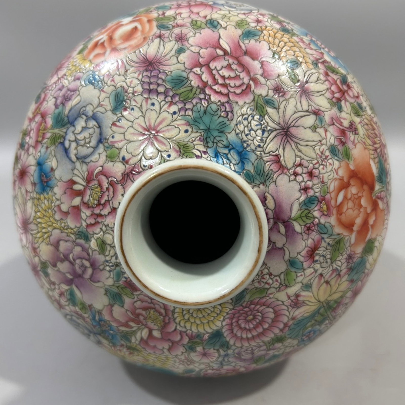A Rare Famille-Rose Flower Pattern Vase - 5