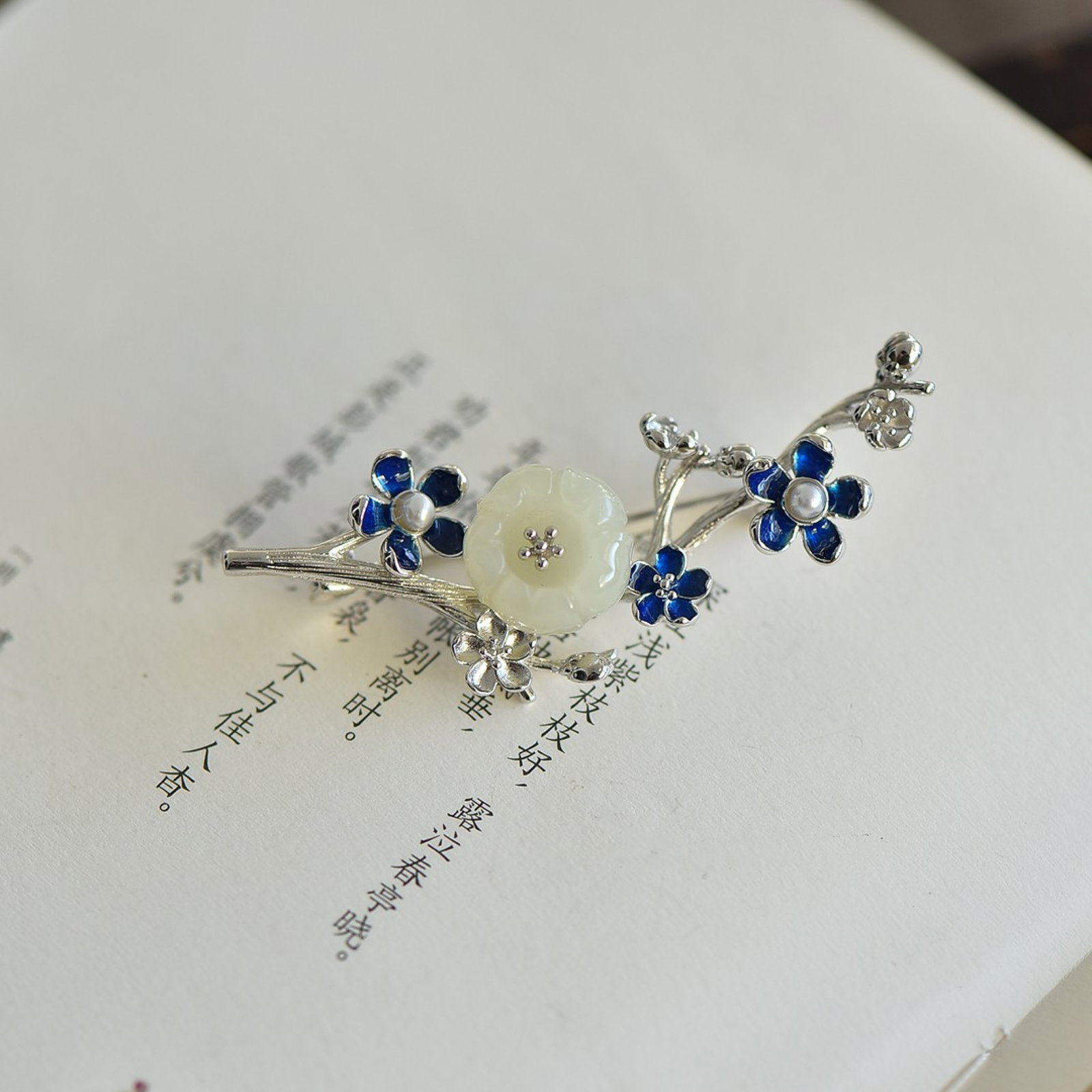 An Exquisite Sterling Silver Inlaid White Jade Brooch,Inlaid Pearls - 3