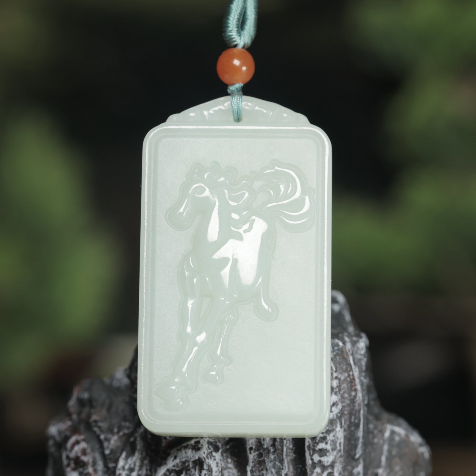 An Exquisite White Jade Horse Pattern Pendant - 2