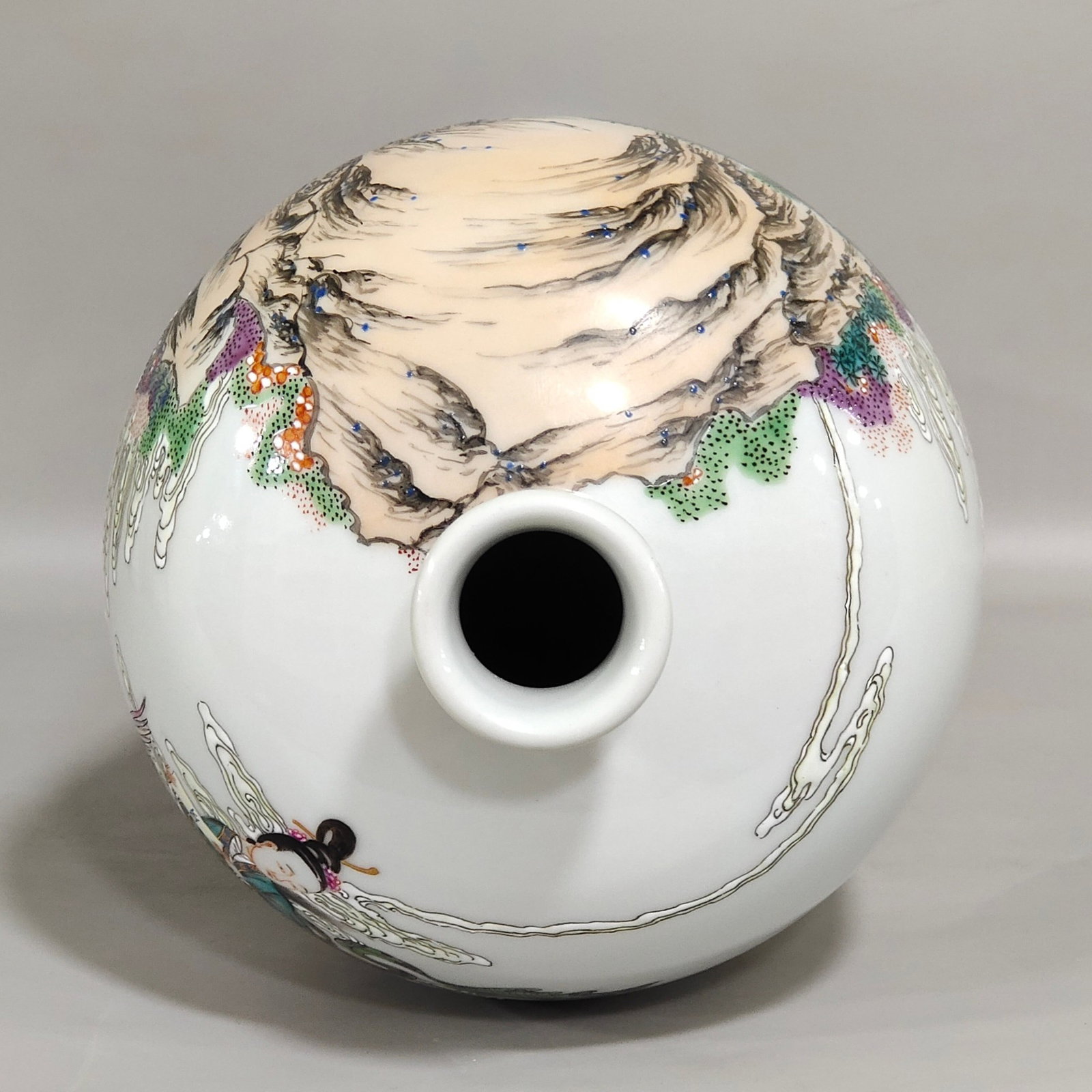 A Rare Famille-Rose Landscape and Figure Pattern Vase - 6