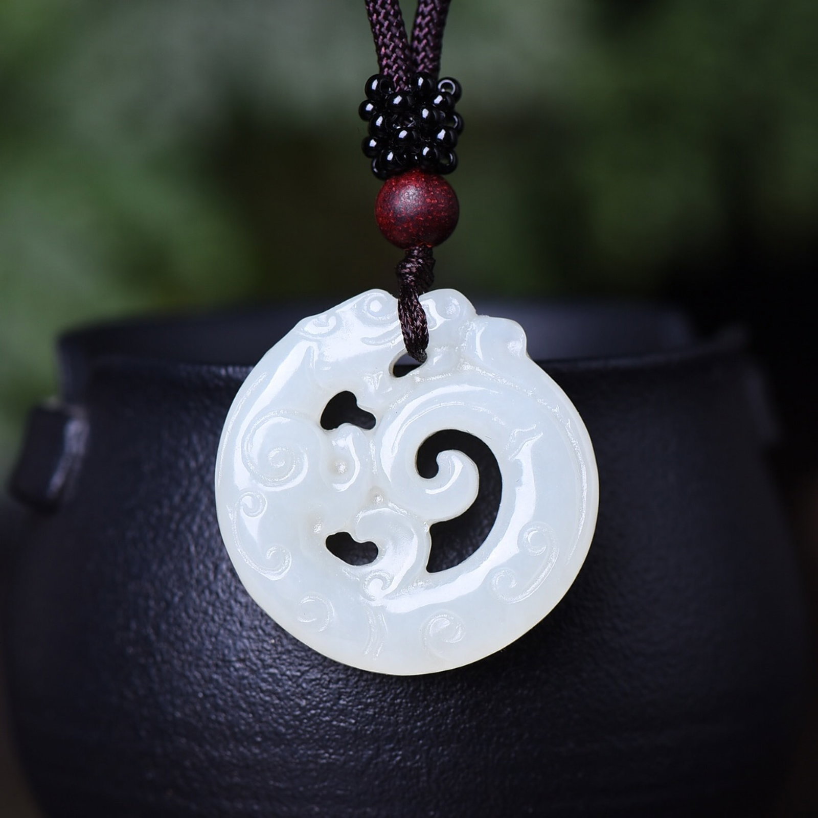 An Exquisite White Jade Dragon Pendant - 2