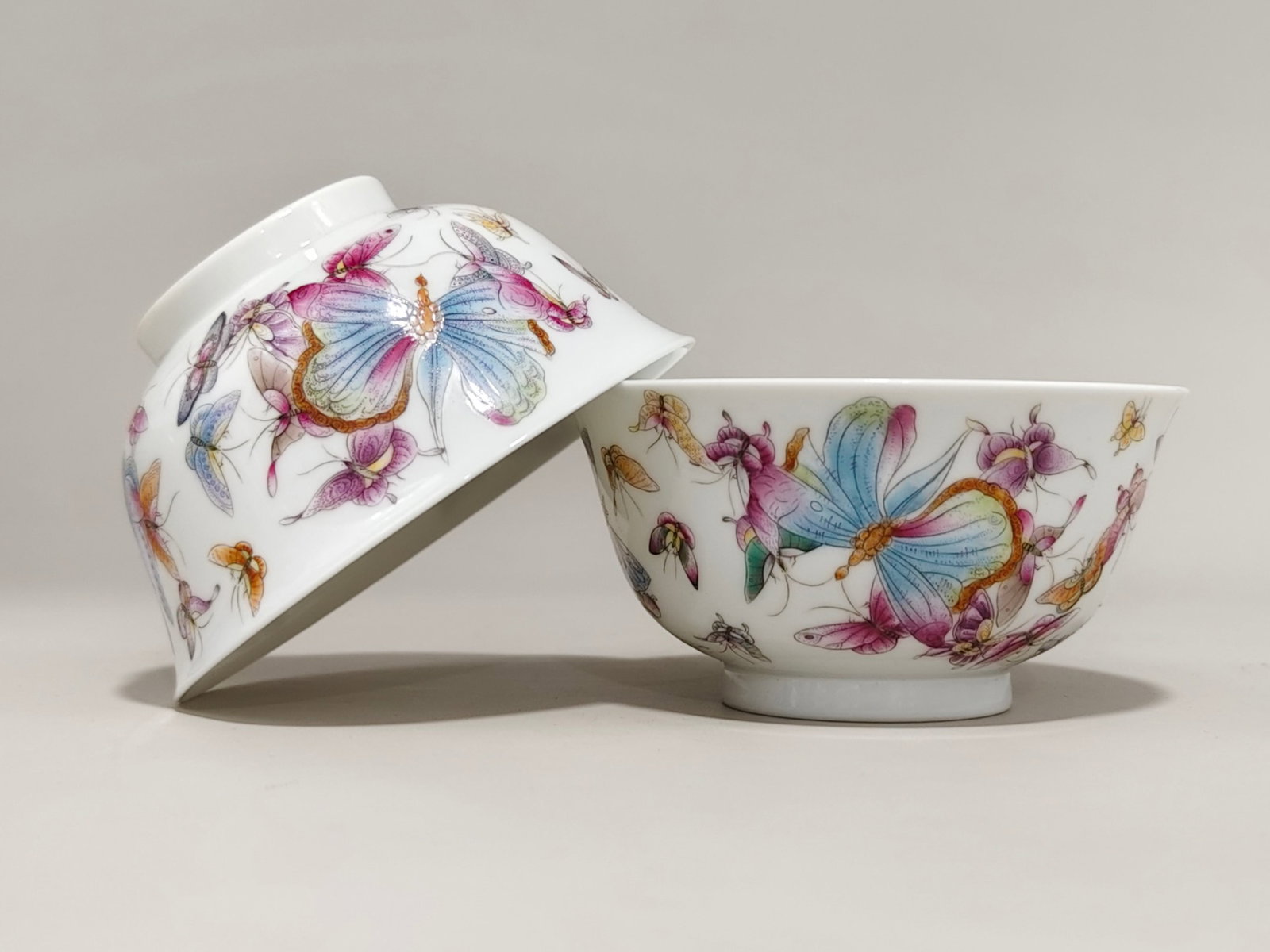 A Pair of Exquisite Famille-Rose Butterfly Pattern Bowls - 2