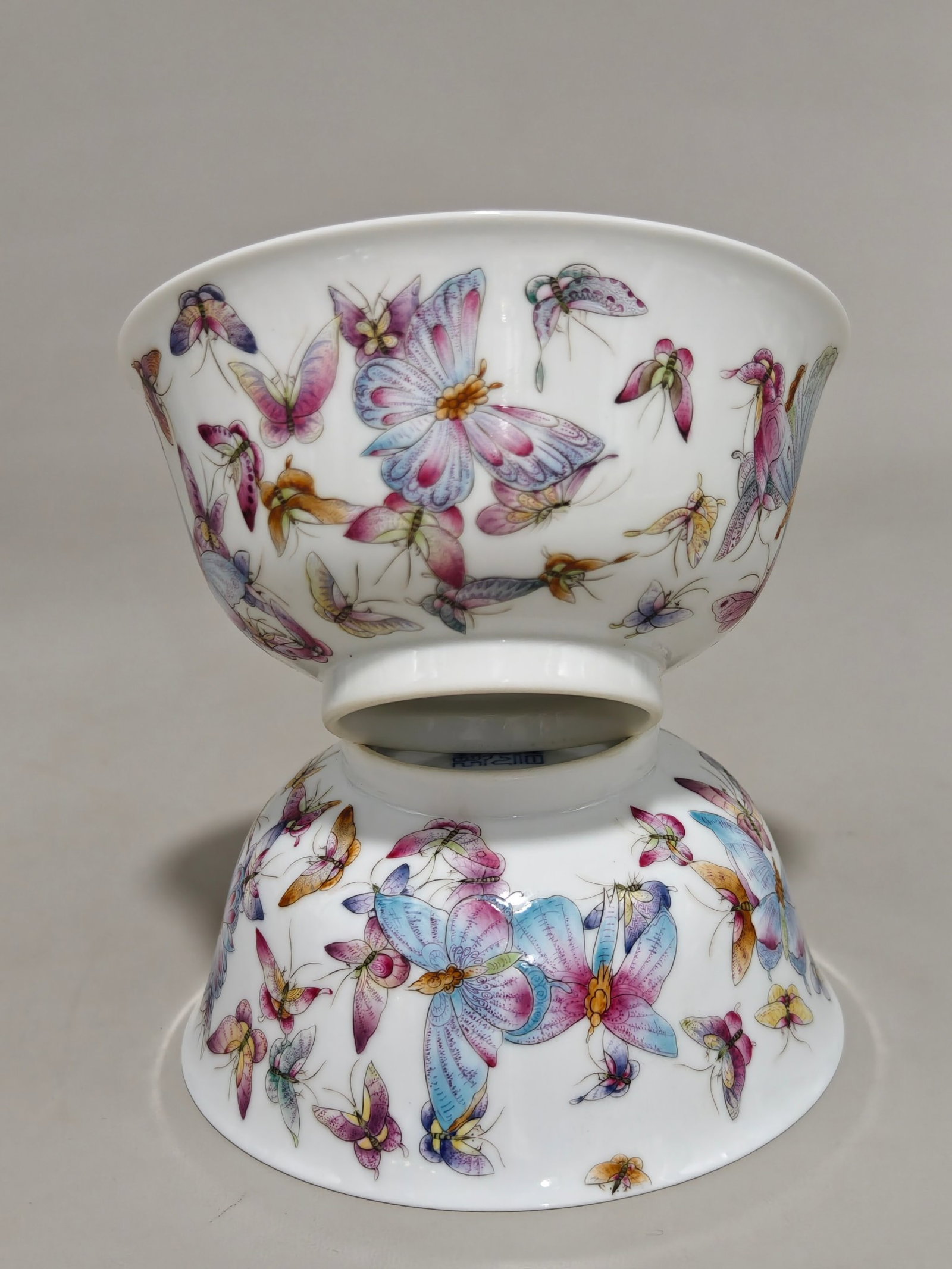 A Pair of Exquisite Famille-Rose Butterfly Pattern Bowls - 3