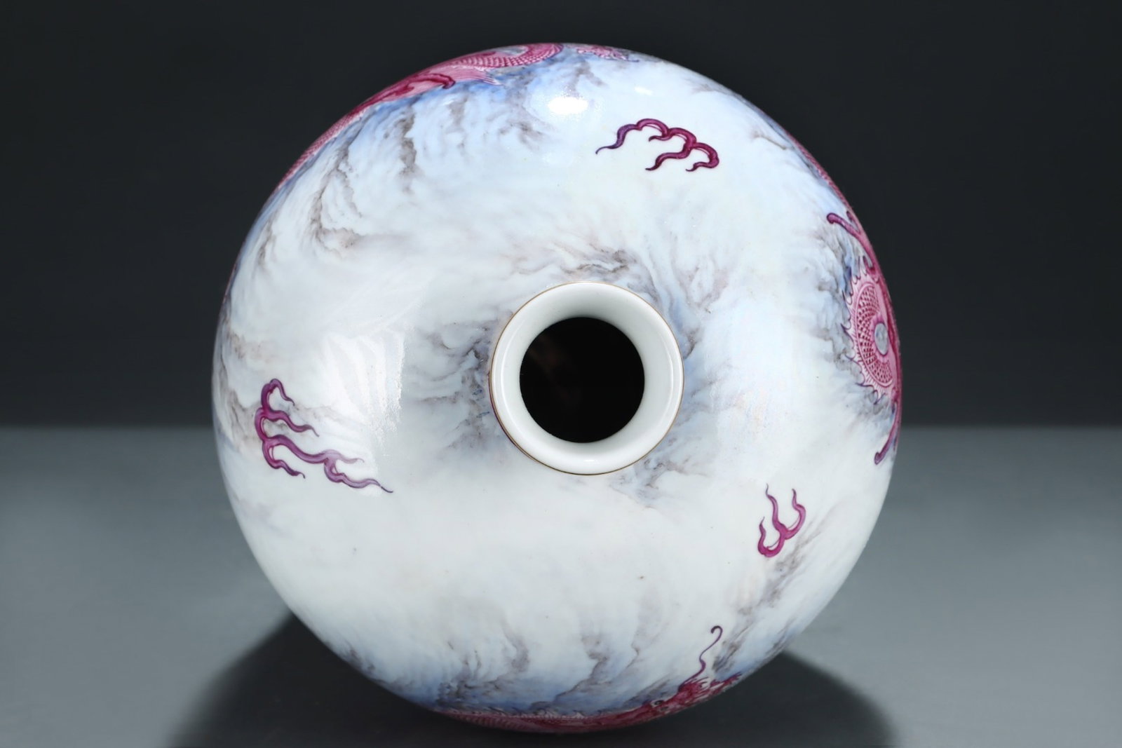 A Rare Ink Color Ruby Red-Glazed Painted Gold Seawater Dragon Pattern Vase,With Vertical Scroll P... - 4