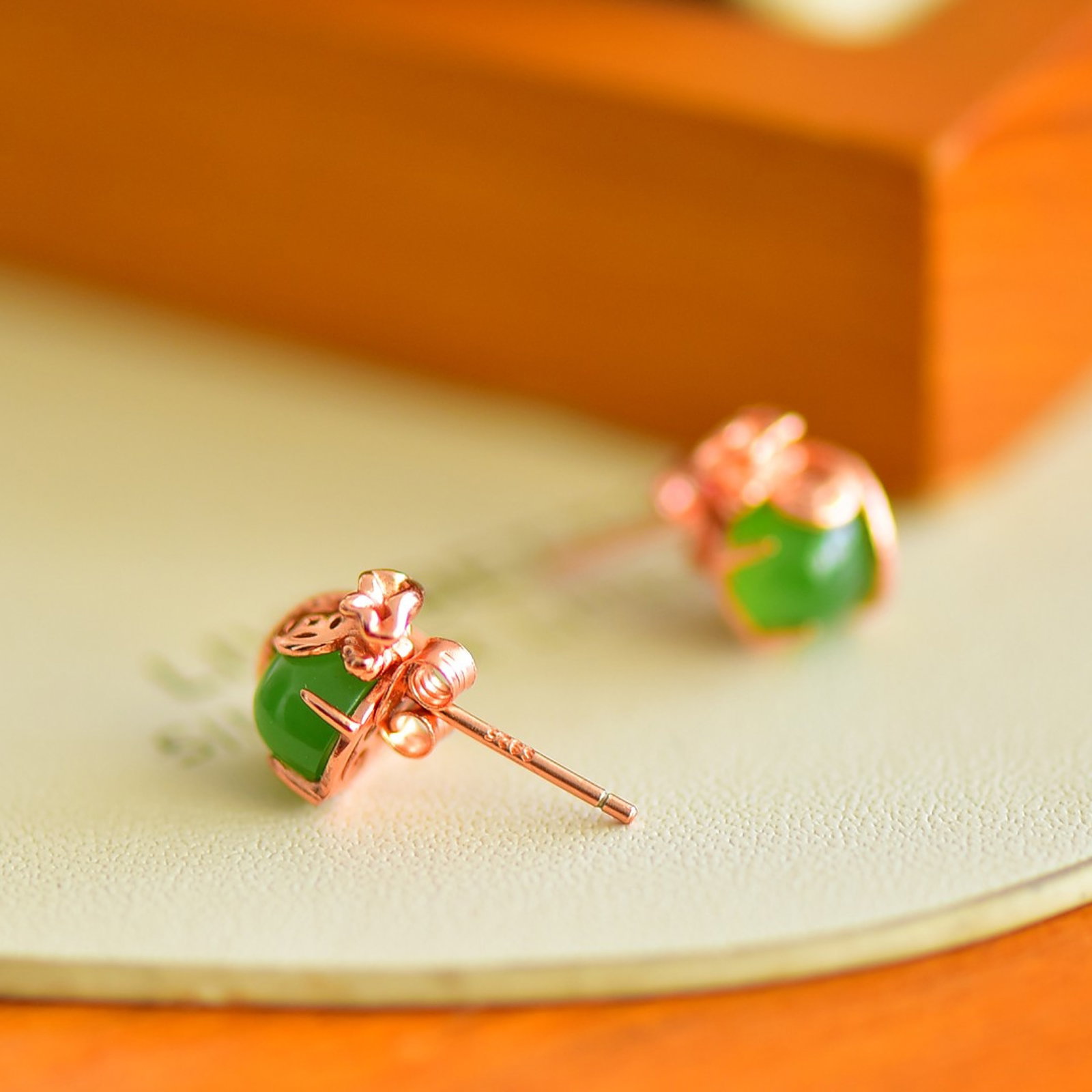 A Pair of Exquisite Sterling Silver-Gold Plated Inlaid Jasper Earrings - 3