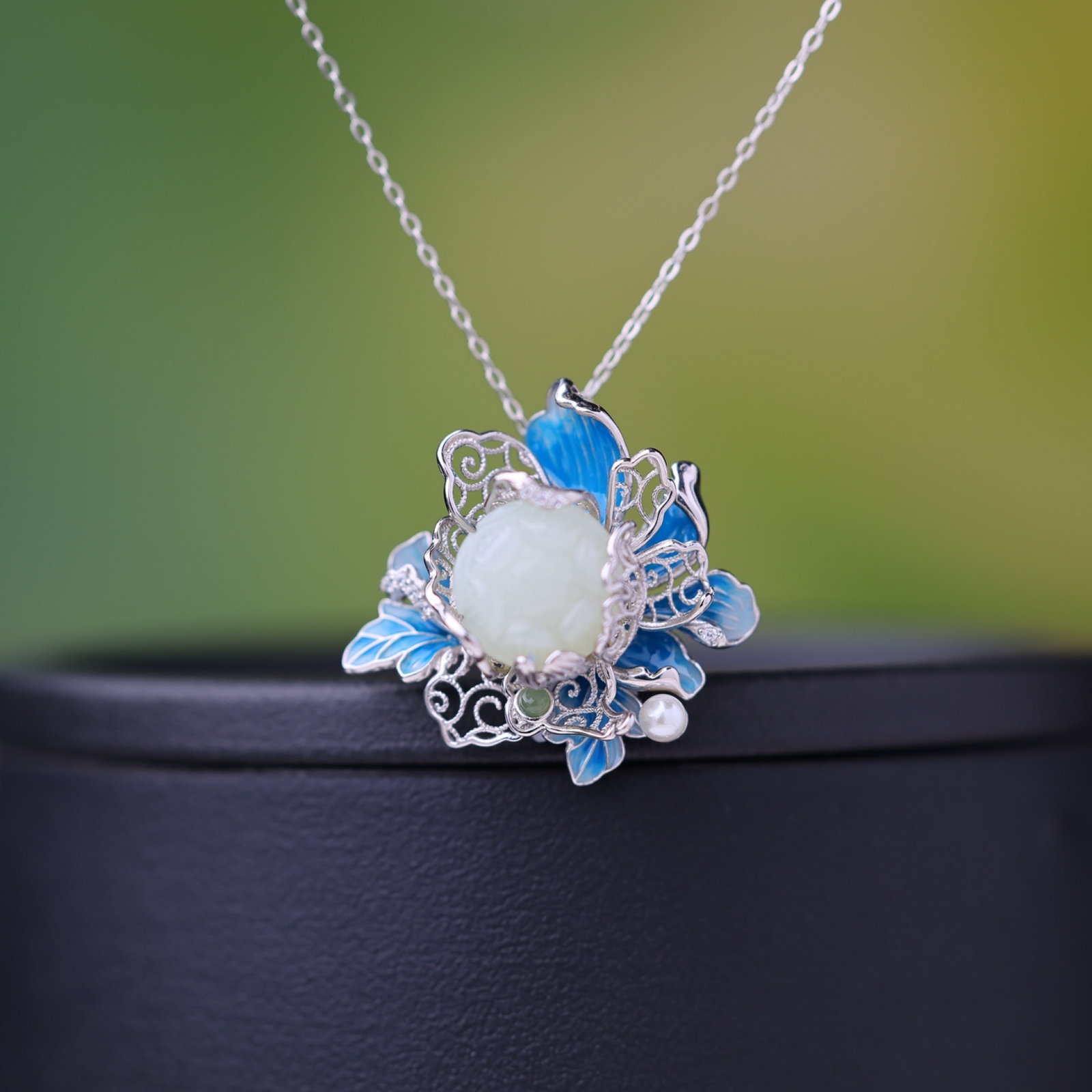 An Exquisite Sterling Silver Inlaid White Jade Pendant: Estimated Value:520-1040 An Exquisite Sterling Silver Inlaid White Jade Pendant,Size:12mmx12mm 纯银镶白玉吊坠