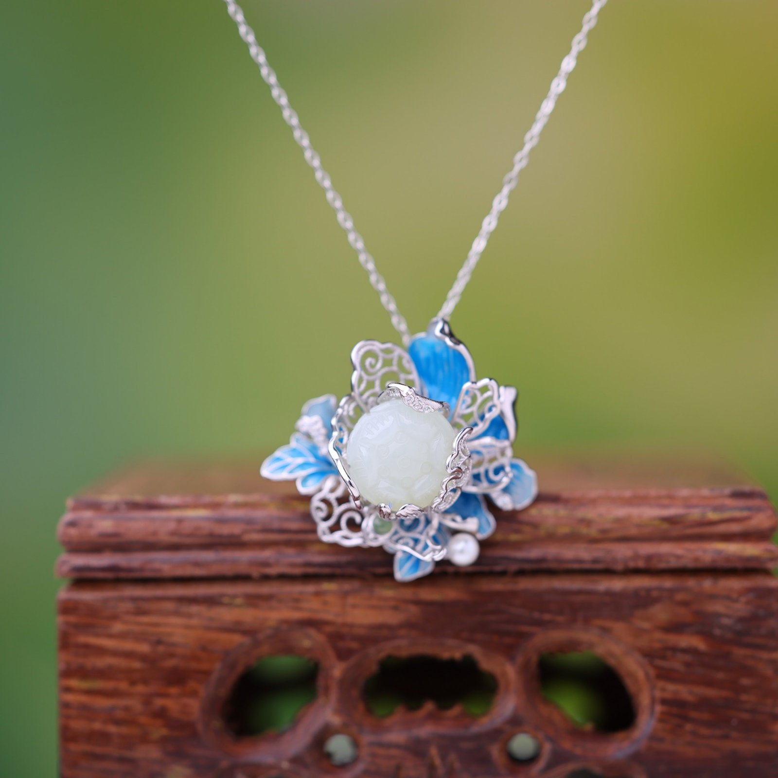 An Exquisite Sterling Silver Inlaid White Jade Pendant - 3