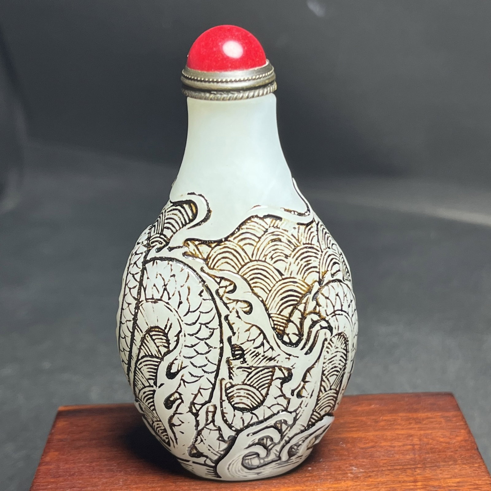 An Exquisite White Jade Seawater Dragon Pattern Snuff Bottle - 5