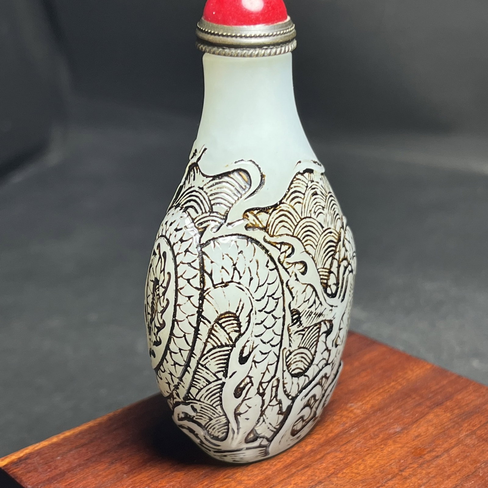An Exquisite White Jade Seawater Dragon Pattern Snuff Bottle - 6
