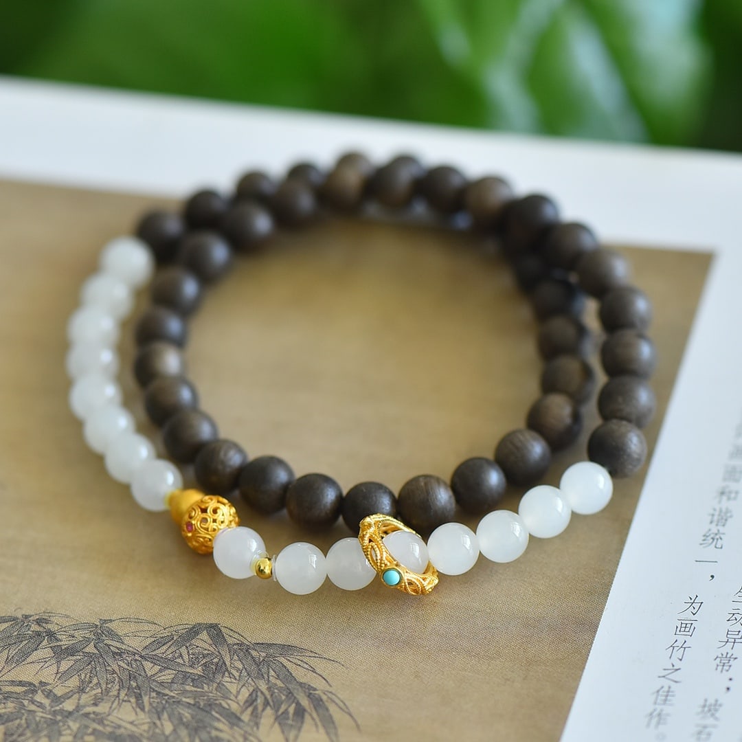 An Exquisite White Jade Eaglewood Bracelets - 3