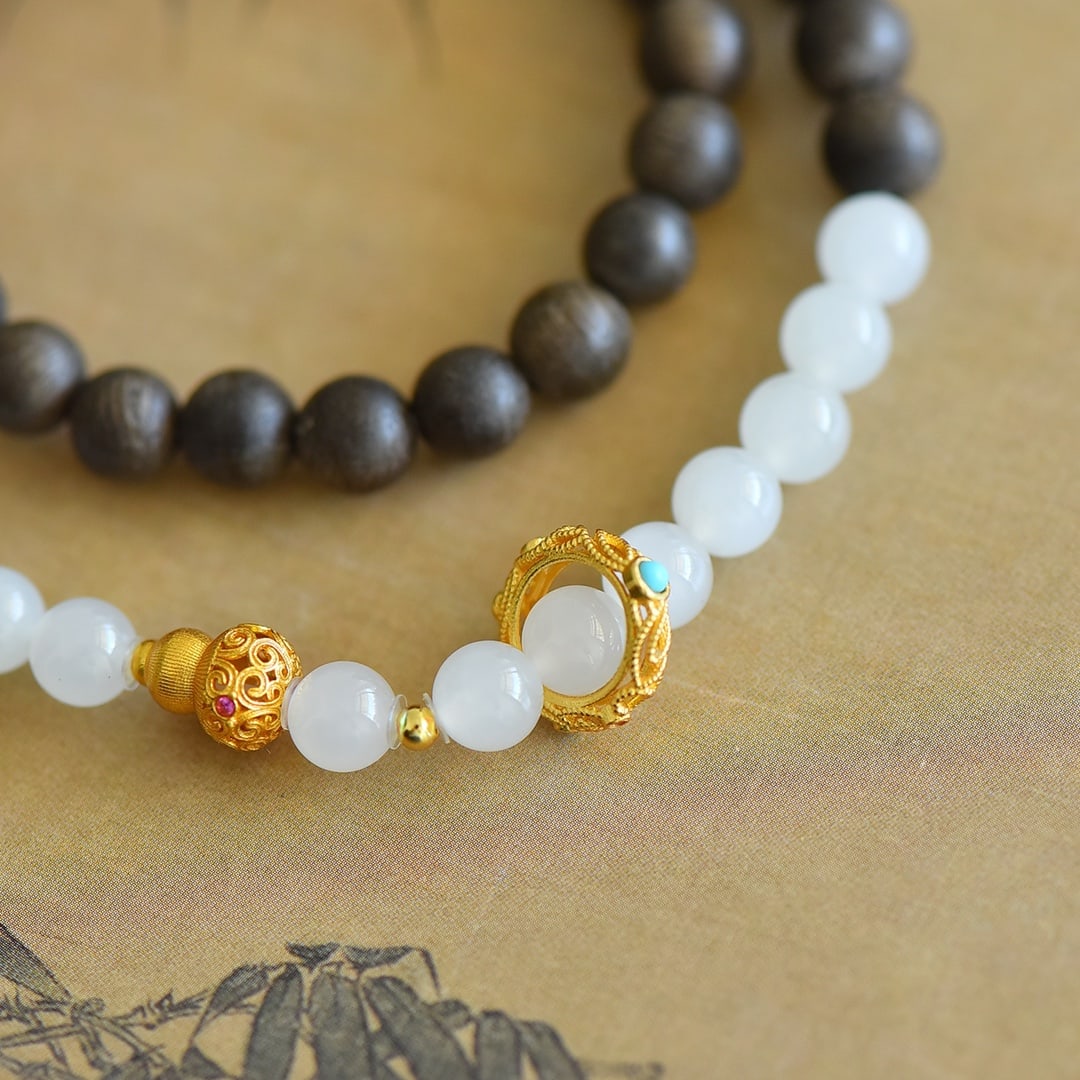 An Exquisite White Jade Eaglewood Bracelets - 4