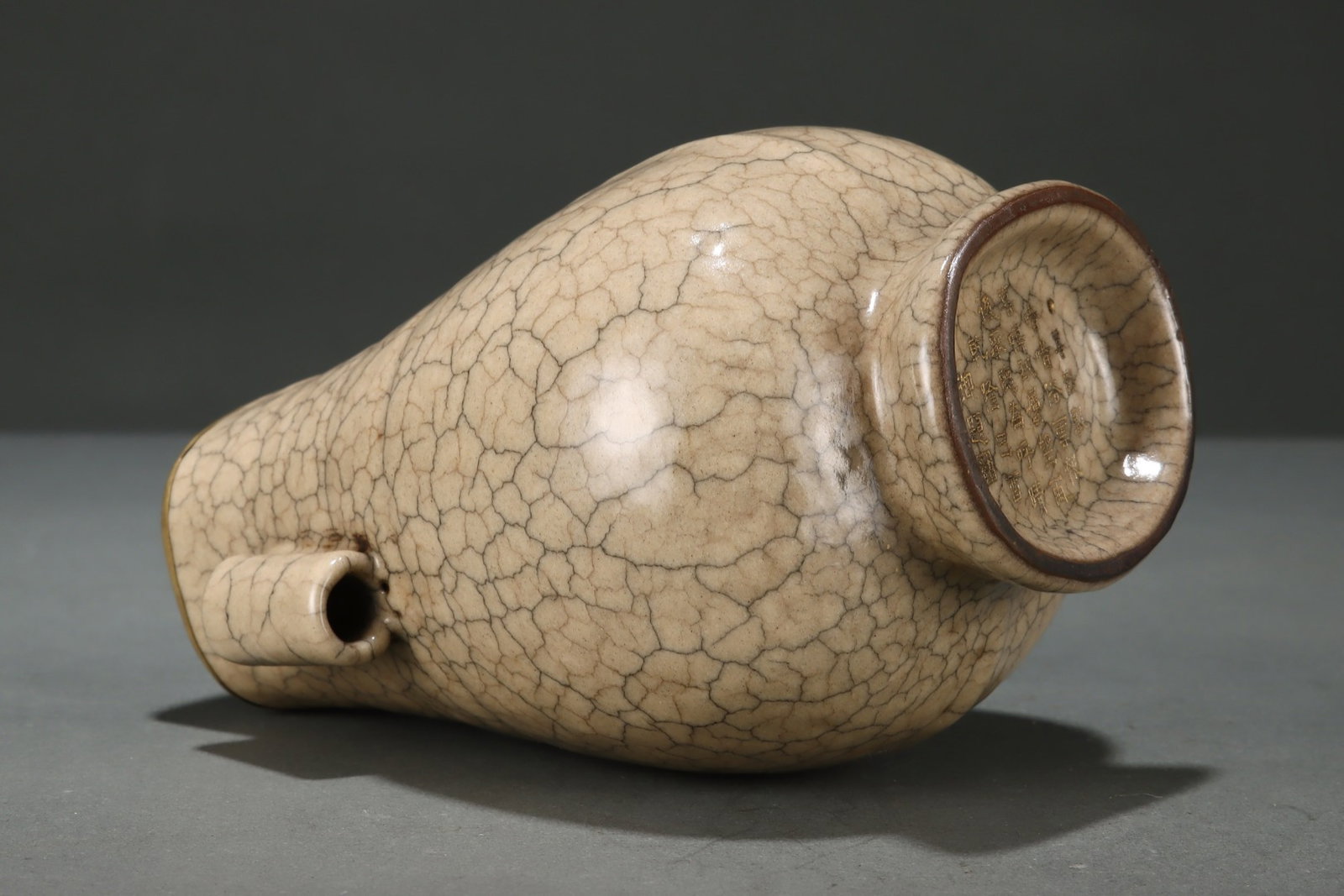 An Exquisite Ge yao Cover with Gold Double-Ears Vase,with an Imperial Poem by Emperor Qianlong - 7