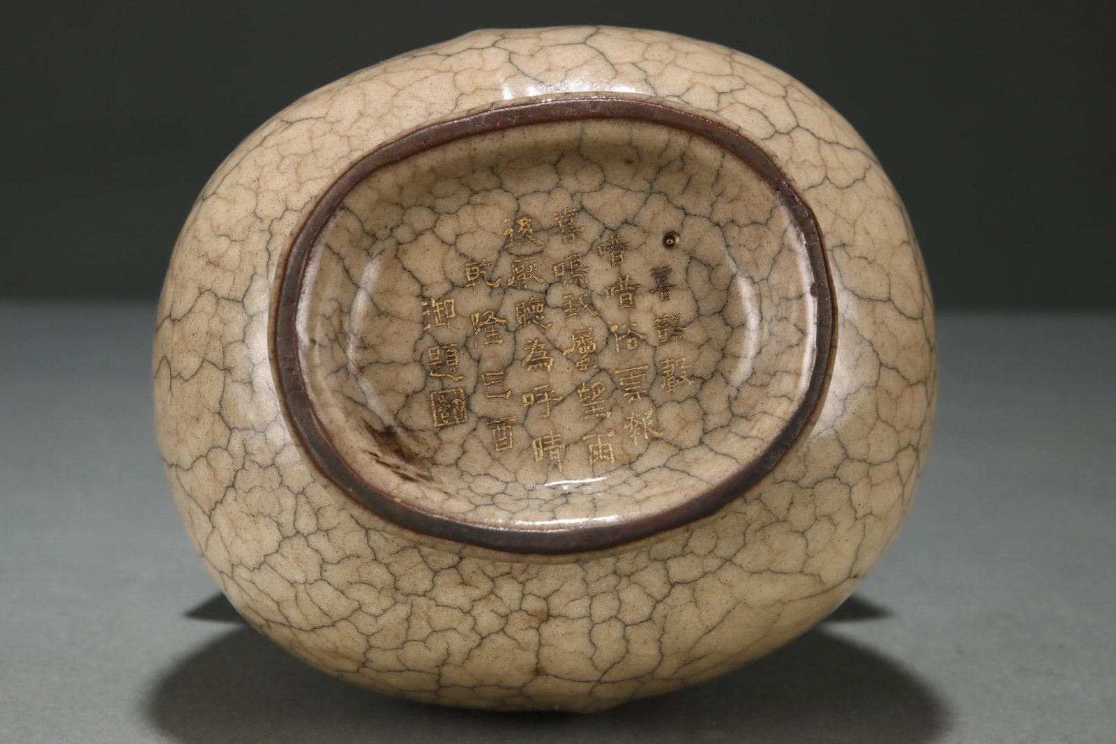 An Exquisite Ge yao Cover with Gold Double-Ears Vase,with an Imperial Poem by Emperor Qianlong - 8
