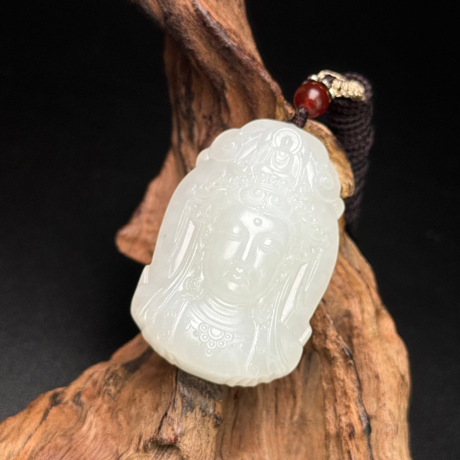 An Exquisite White Jade Avalokitesvara-head Pendant - 2