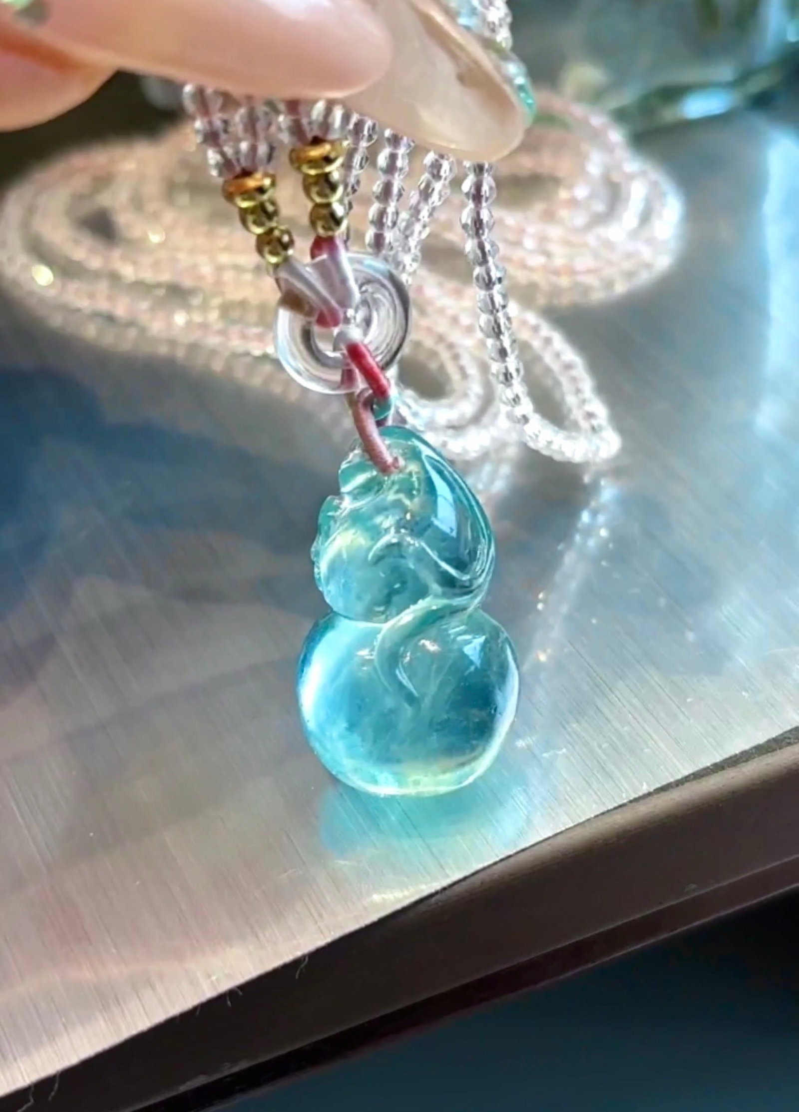 An Exquisite Aquamarine Gourd-Shaped Pendant: Estimated Value:600-1200 An Exquisite Aquamarine Gourd-Shaped Pendant,Size: 24mmx15mmx13mm,Weight:12.3g 海蓝宝葫芦吊坠