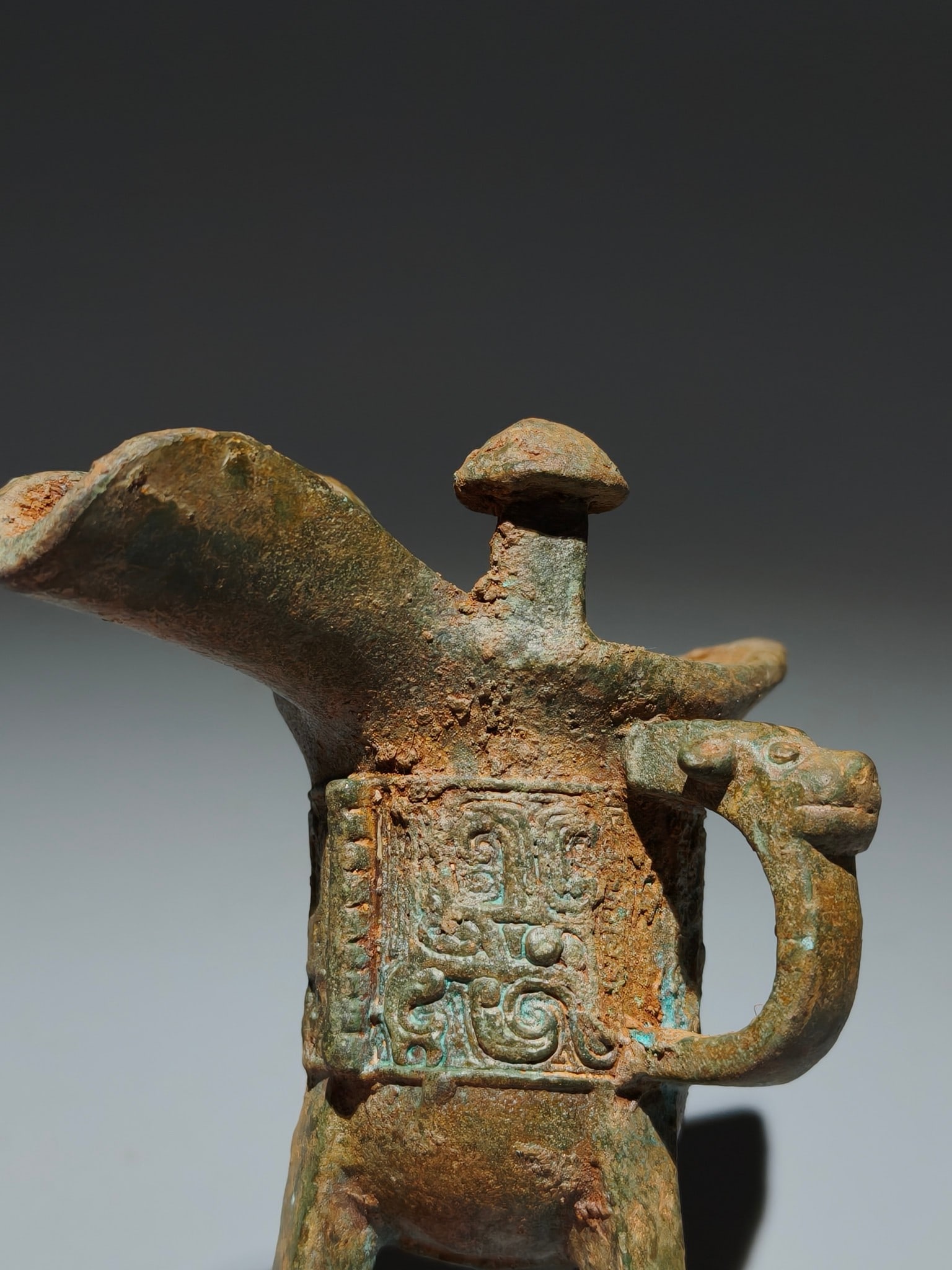 An Archaic Bronze Beast-Face Pattern Tripod Goblet - 4