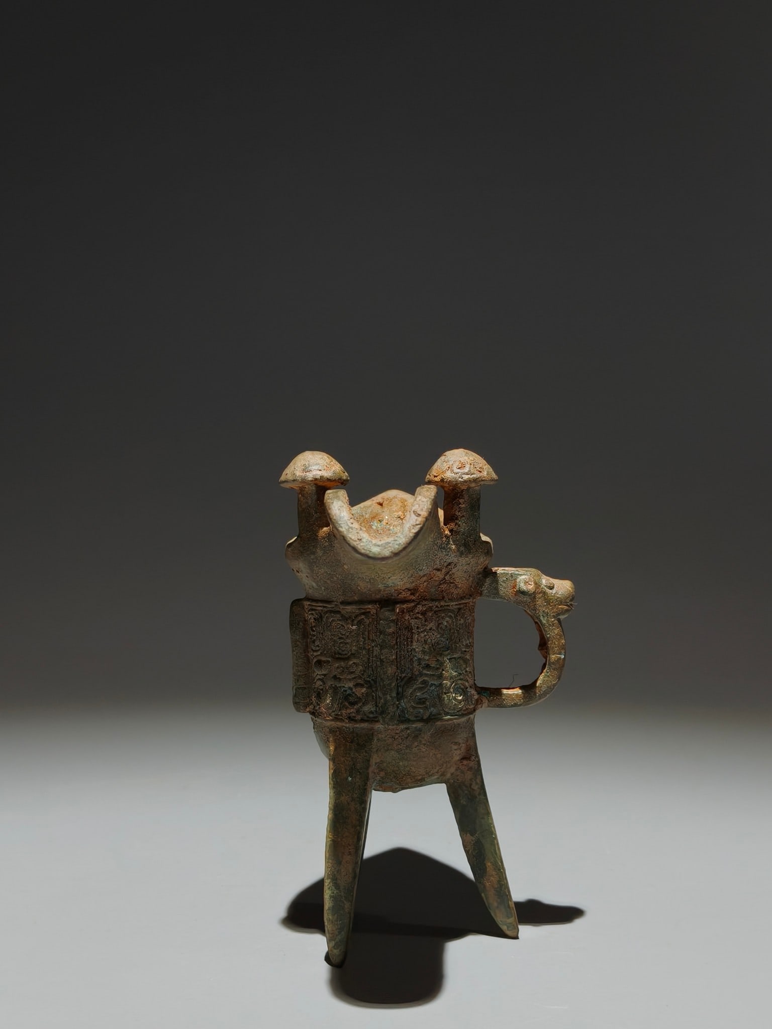 An Archaic Bronze Beast-Face Pattern Tripod Goblet - 5