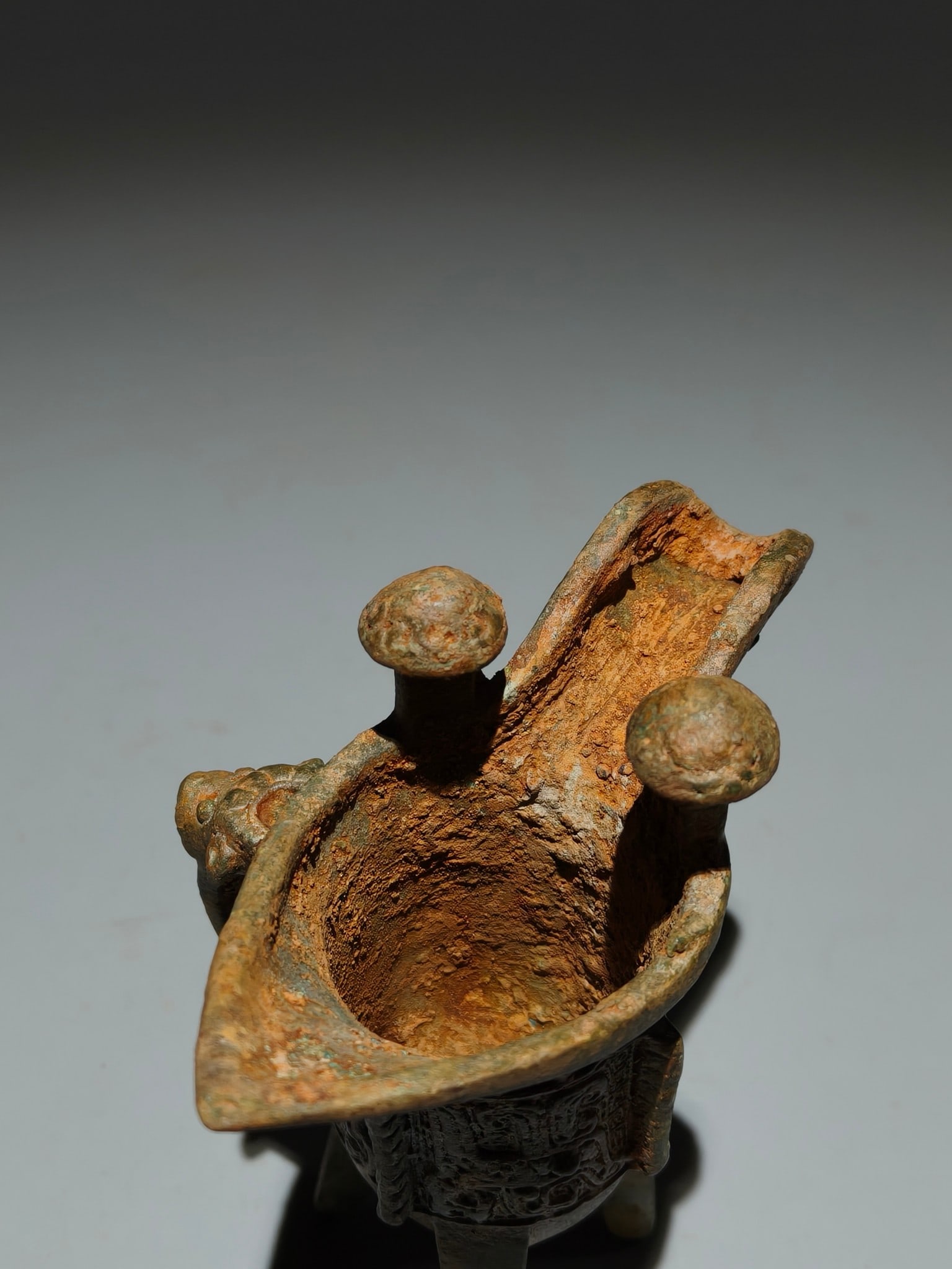 An Archaic Bronze Beast-Face Pattern Tripod Goblet - 8
