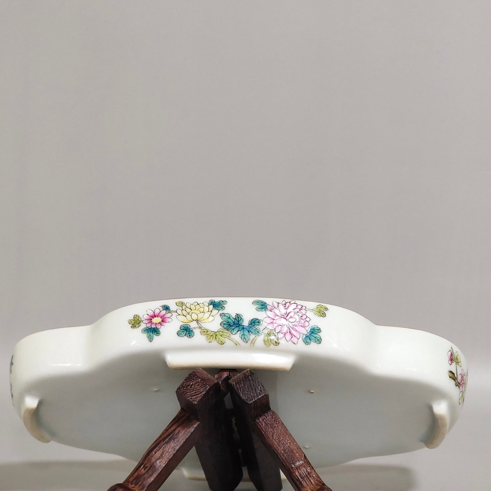An Exquisite Famille-Rose Painted Gold Flower and Bird Pattern four legs Brush Washer - 2