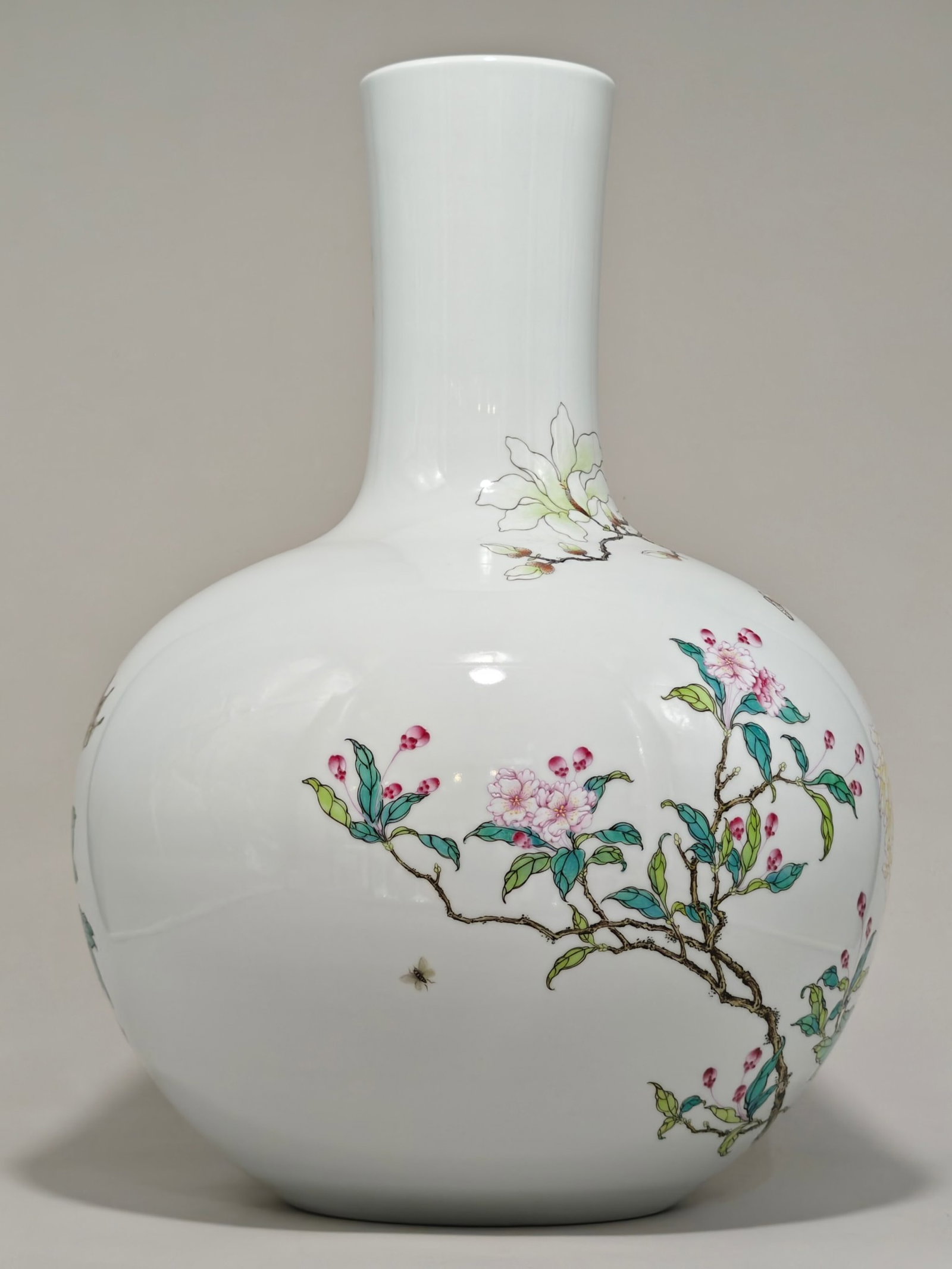 A Huge Famille-Rose Flower and Butterfly Pattern Vase - 3
