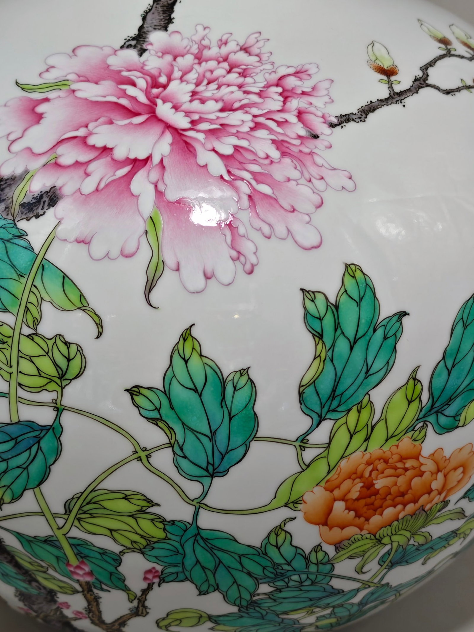 A Huge Famille-Rose Flower and Butterfly Pattern Vase - 6