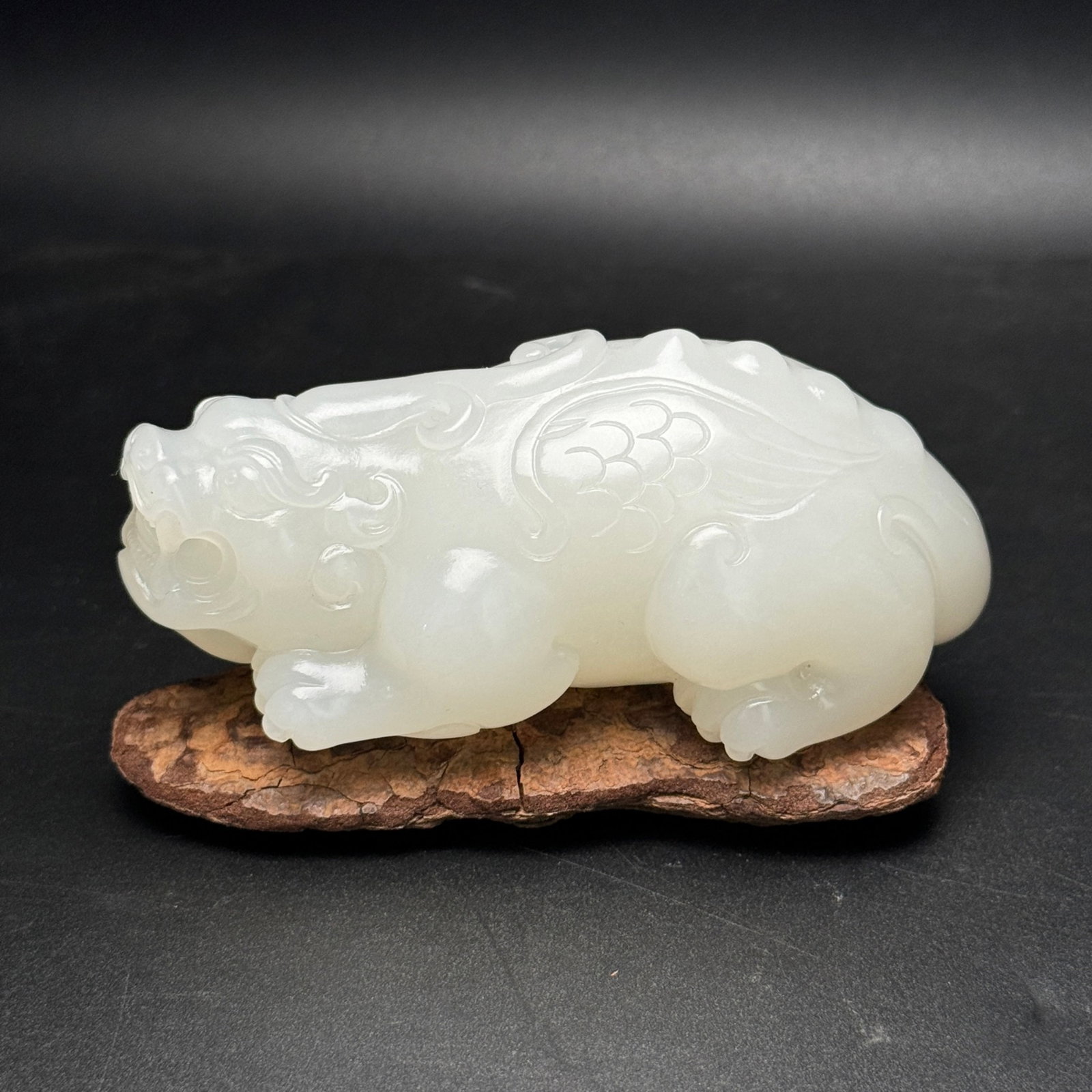 An Exquisite White Jade Auspicious Beast Ornament - 2