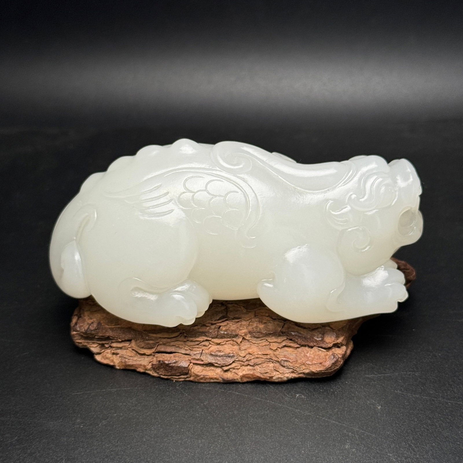 An Exquisite White Jade Auspicious Beast Ornament - 3