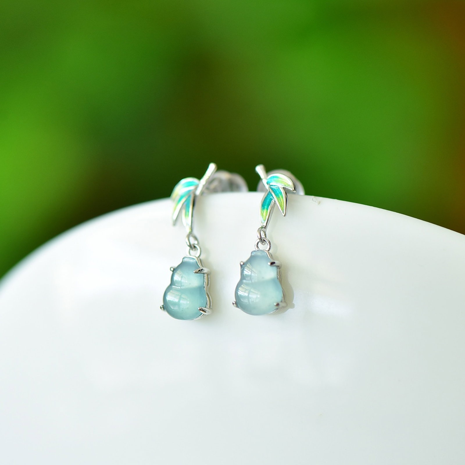 A Pair of Exquisite Sterling Silver Inlaid Jadeite Gourd Earrings - 2