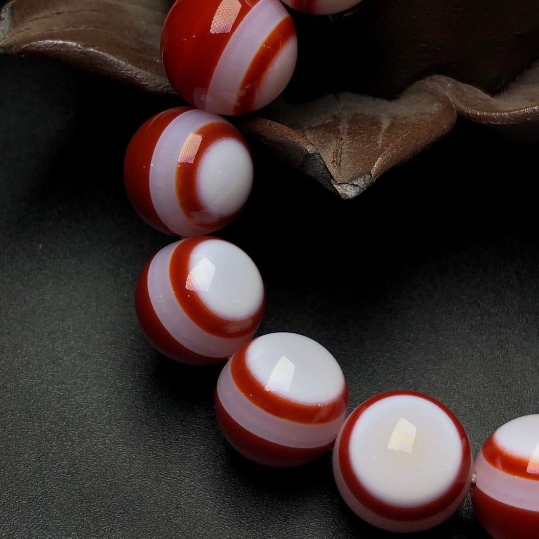 An Exquisite Agate Bracelets - 9