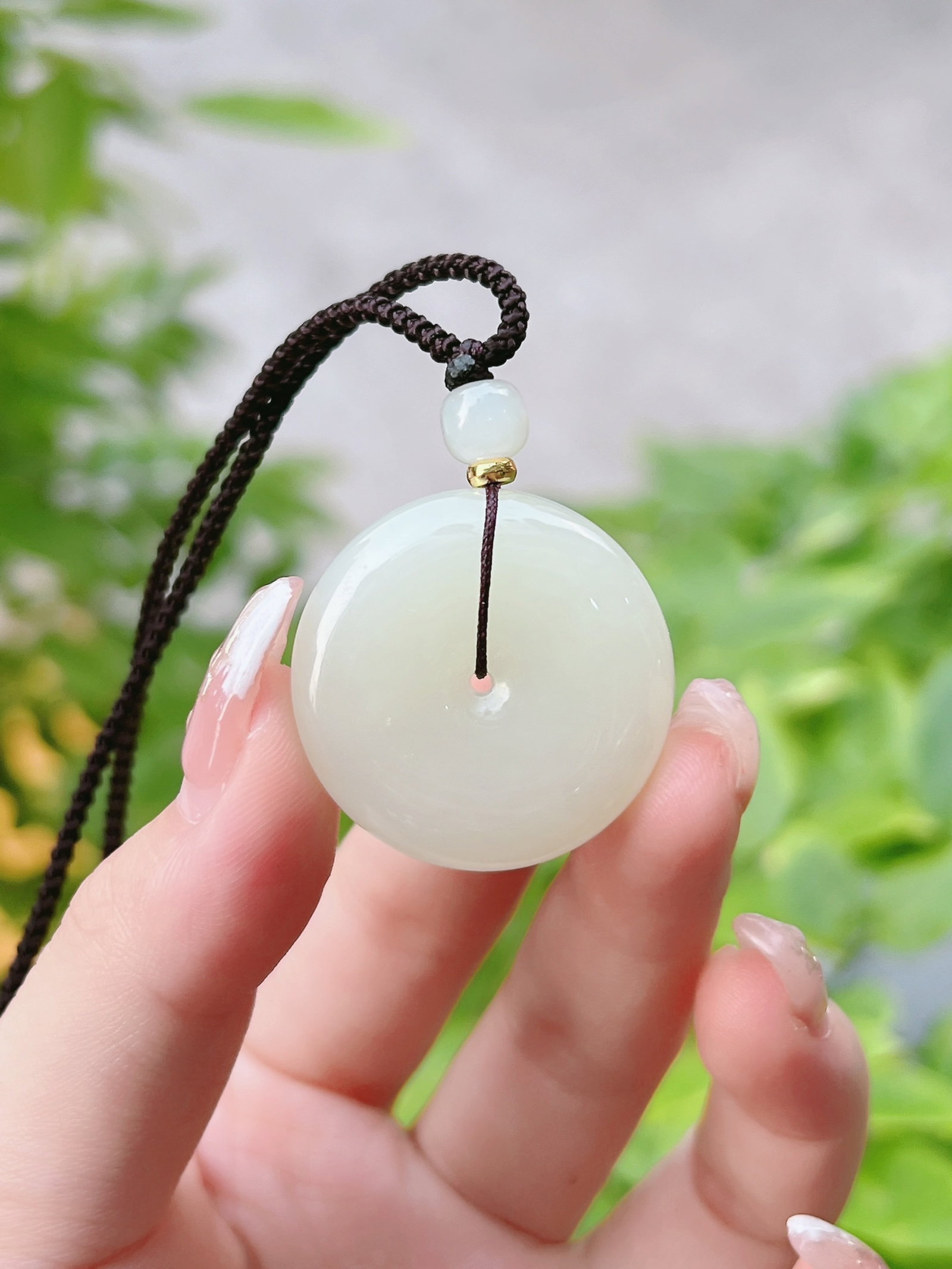 An Exquisite White Jade Pendant - 3