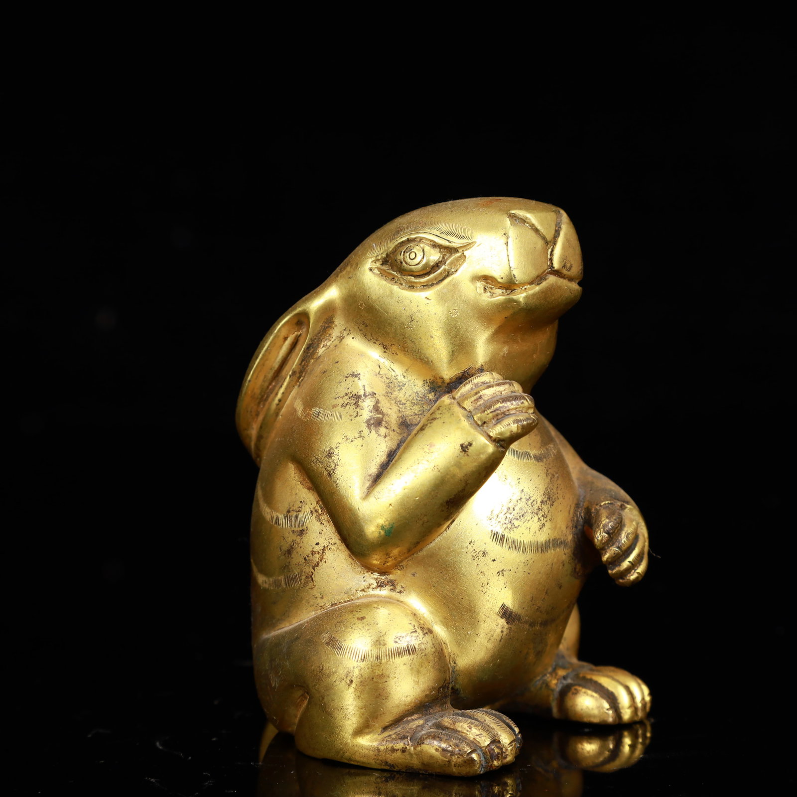 A Rare Gilt Bronze Rabbit Ornament - 2