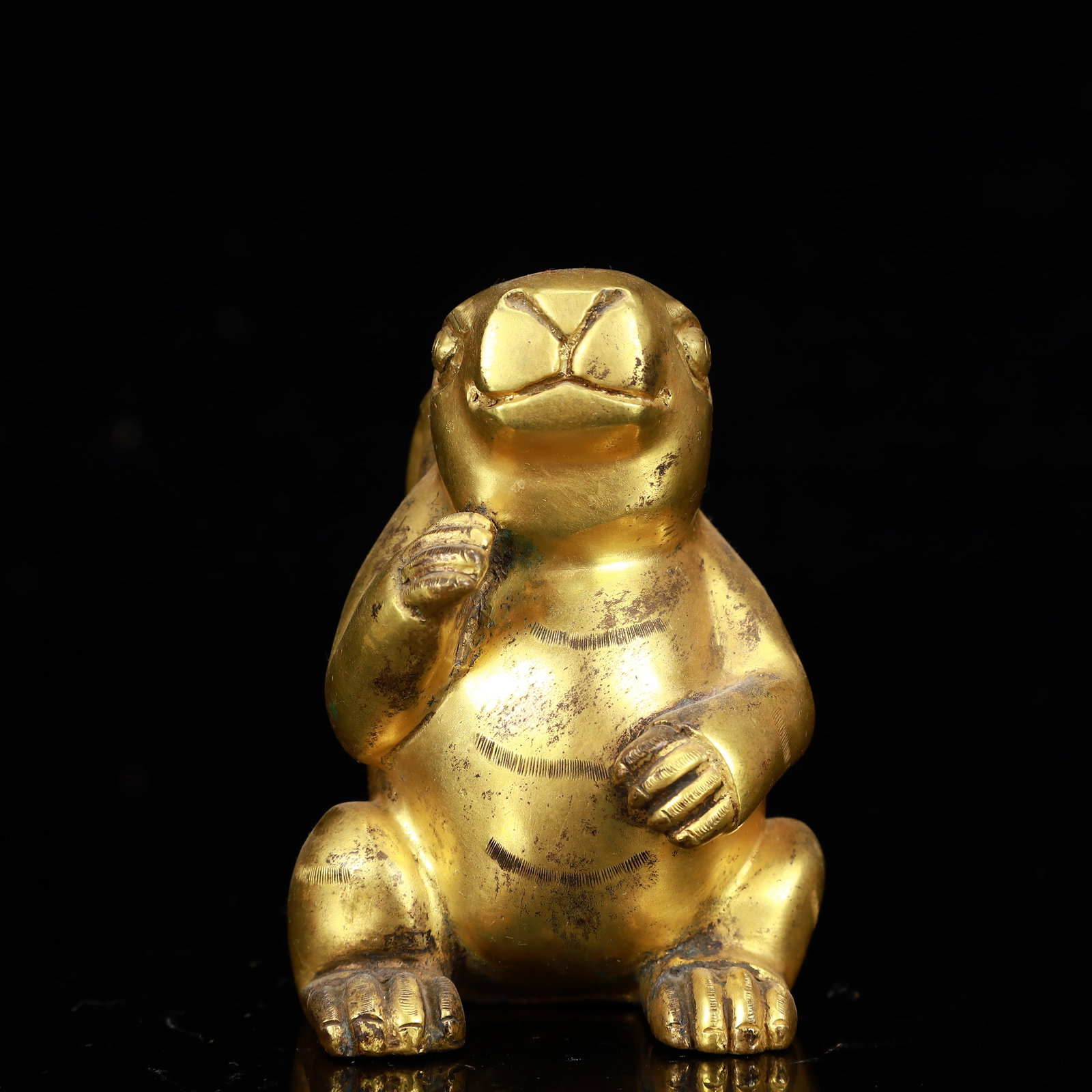 A Rare Gilt Bronze Rabbit Ornament - 3