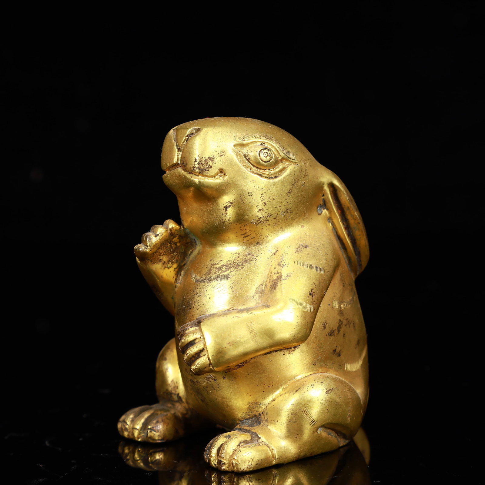 A Rare Gilt Bronze Rabbit Ornament - 4