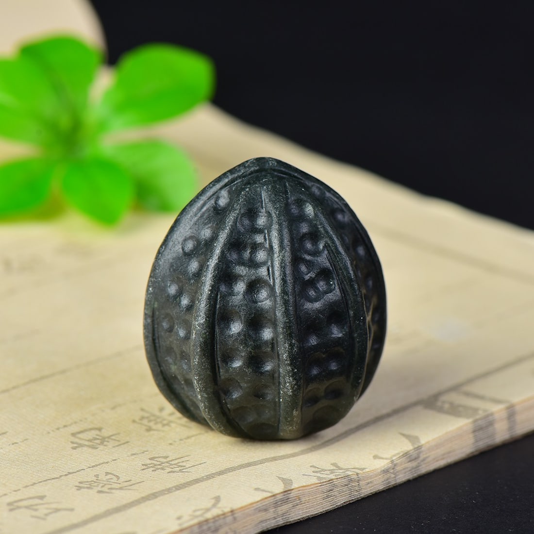 An Exquisite Sapphire Walnut Hand Piece - 3